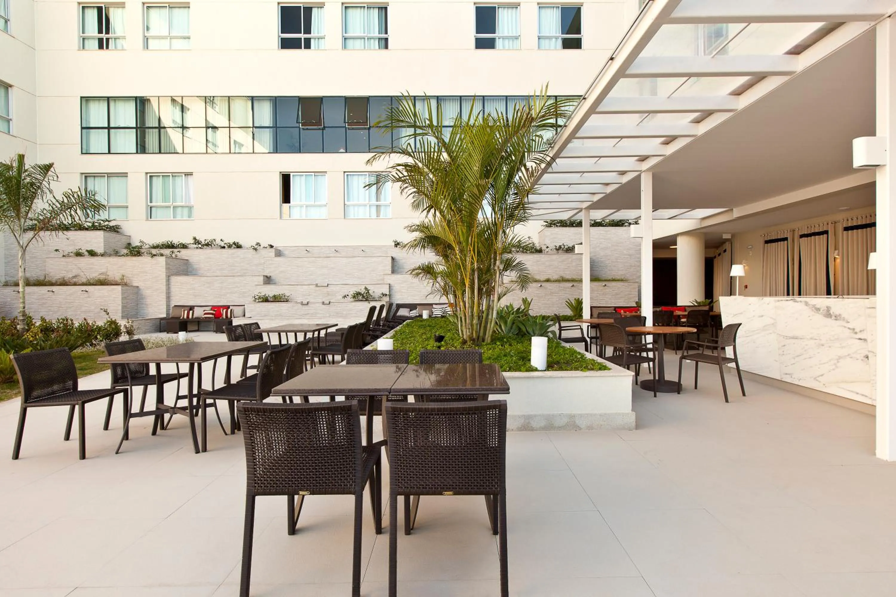 Restaurant/Places to Eat in eSuites Spa Lagoa Santa