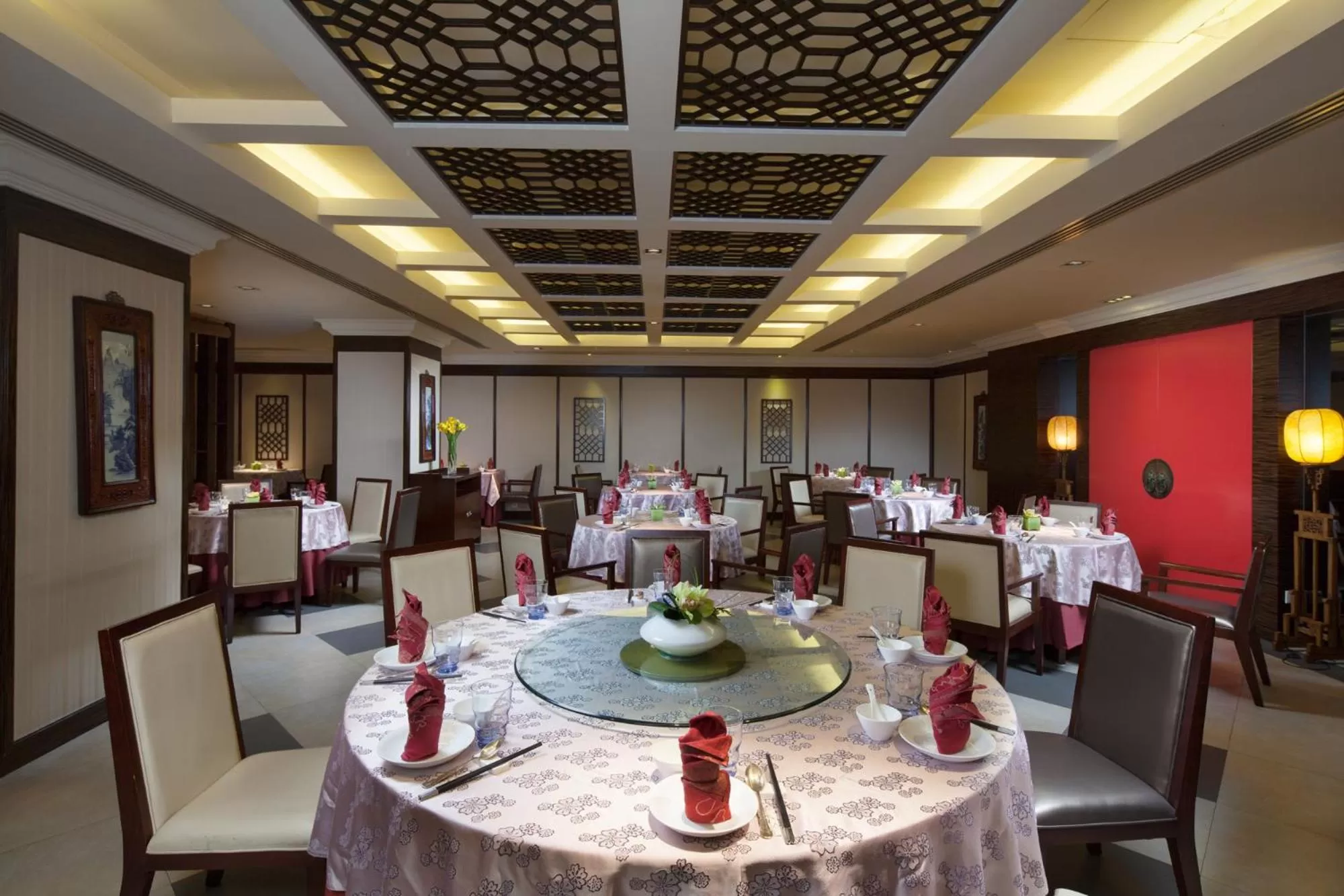 Restaurant/places to eat in Jin Jiang Tower