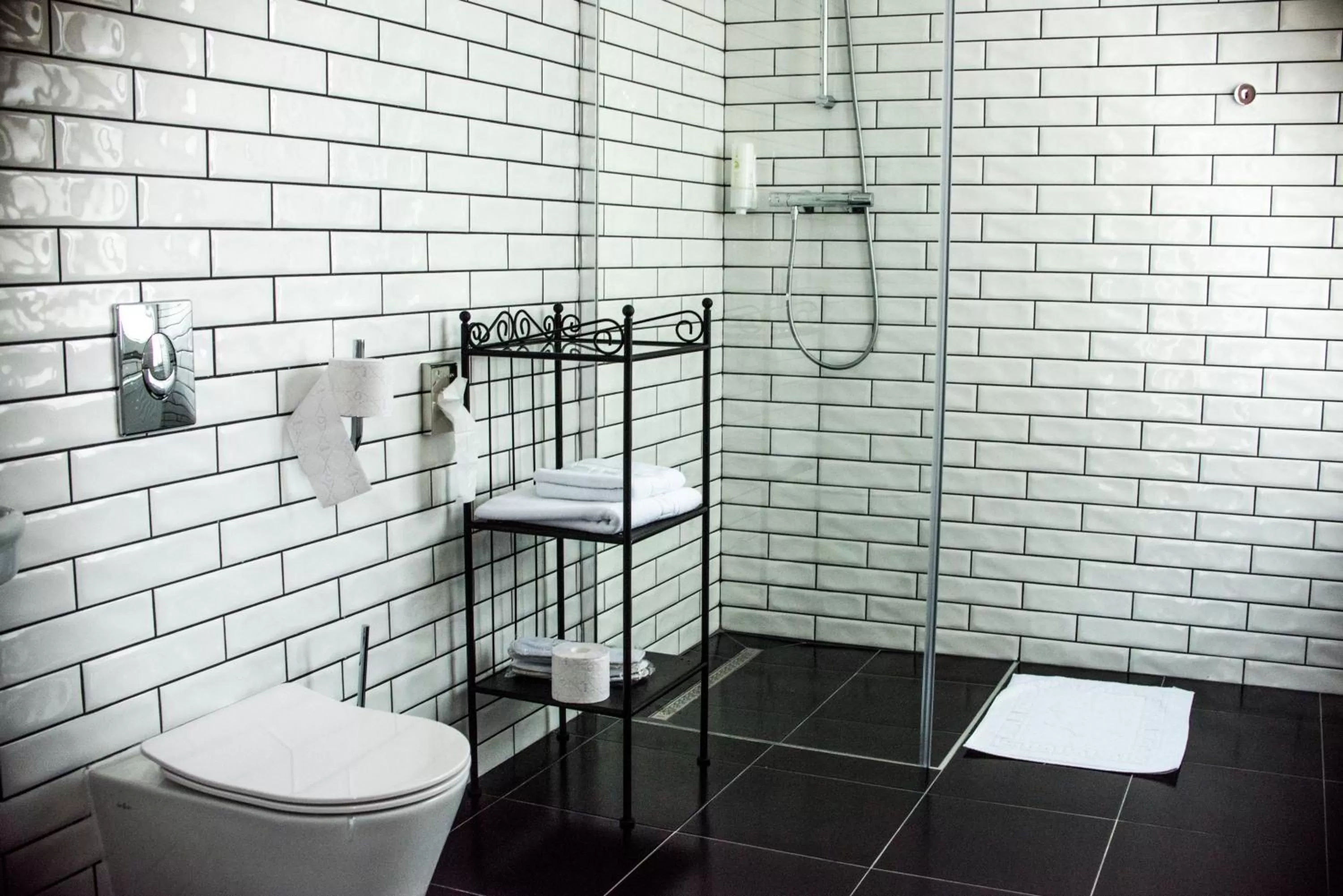 Shower in compleX living aparthotel