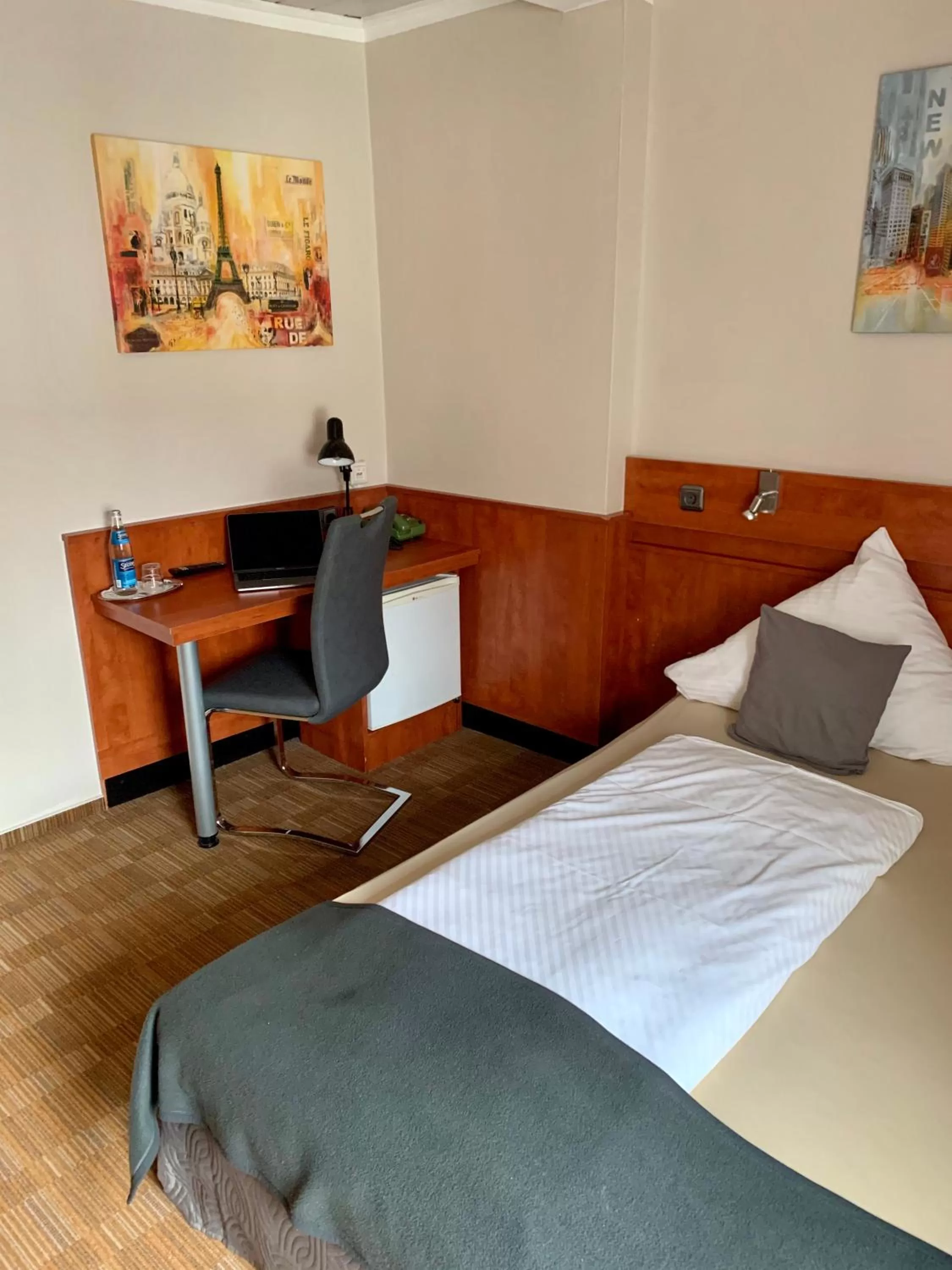 Bed in Gästehaus Präsenzhof