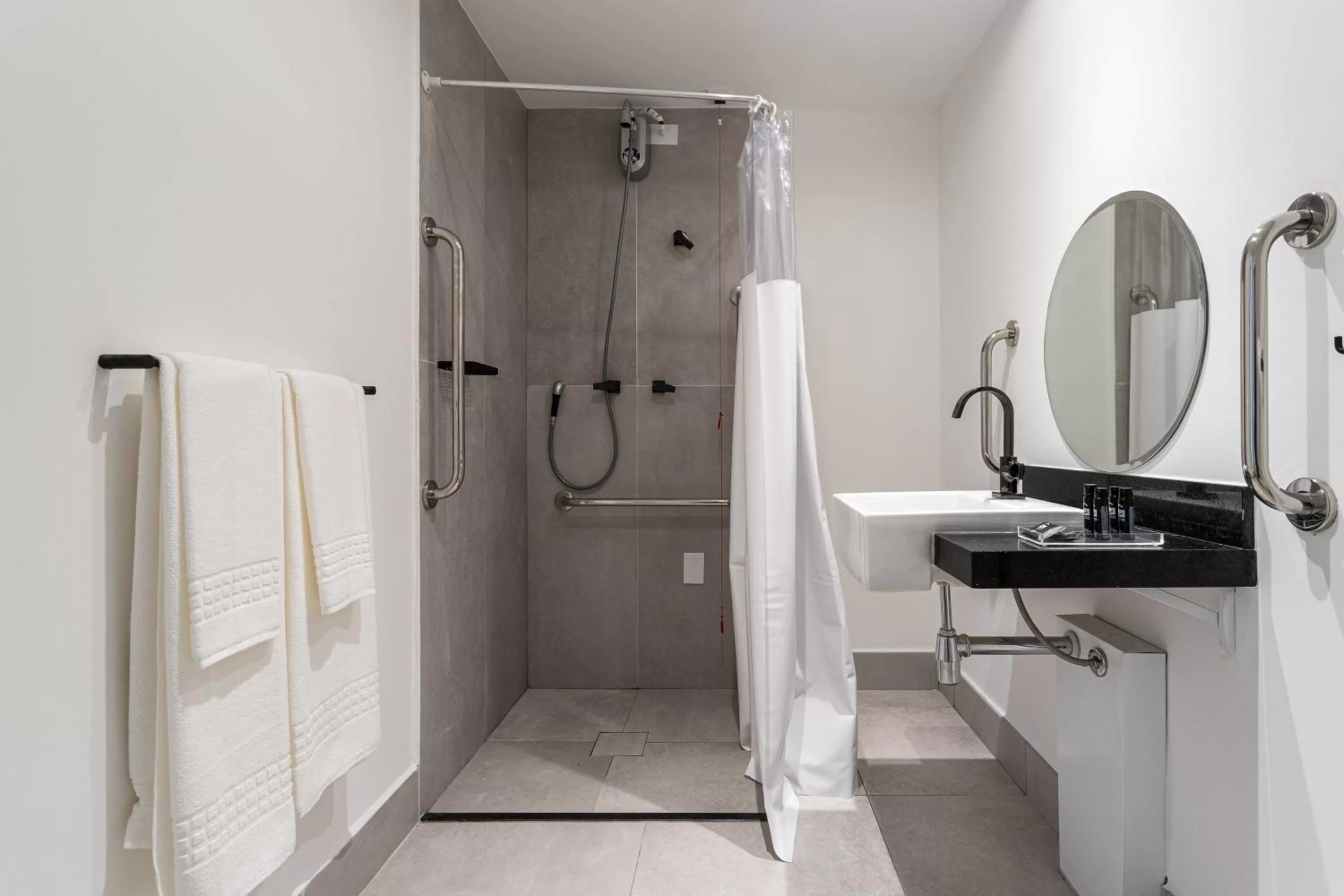 Shower in Charlie Hotel Atmosfera Paulista