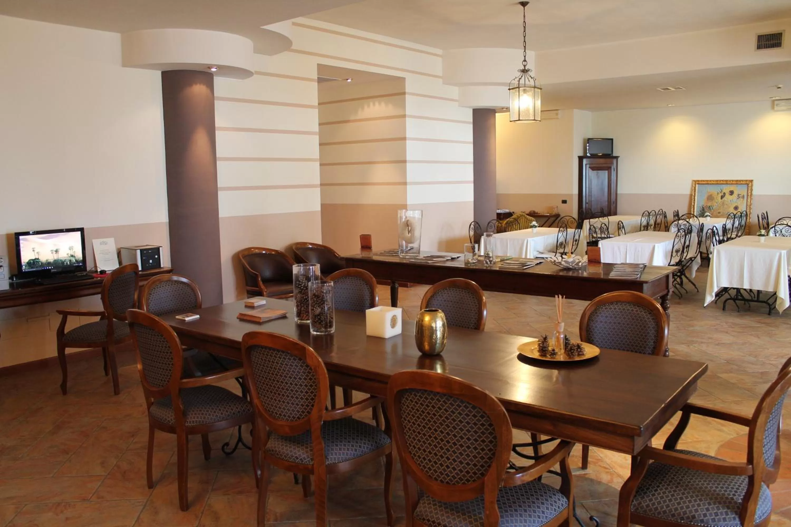 Restaurant/places to eat in Hotel Don Carlo