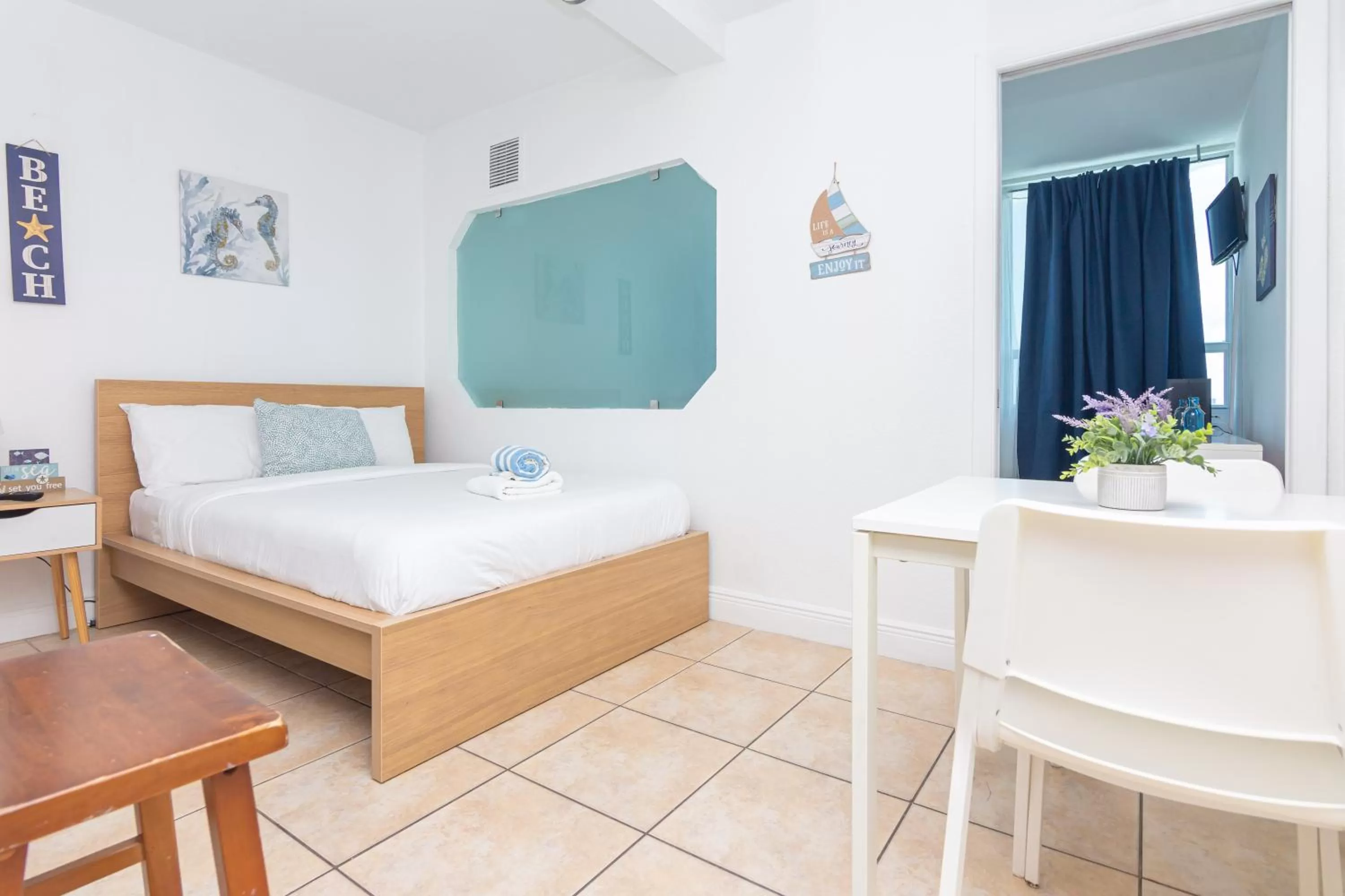 Living room, Bed in Girasole Rentals