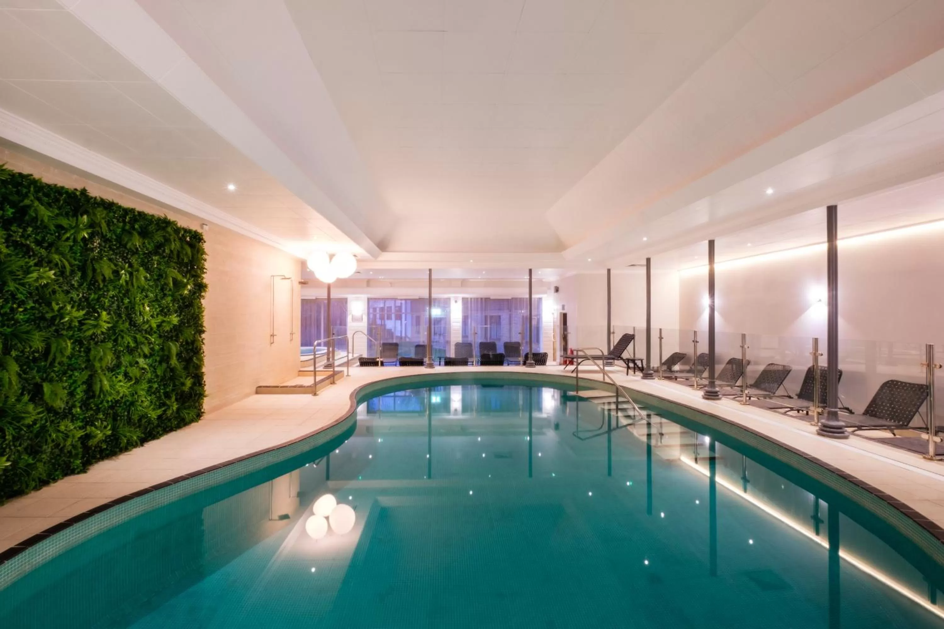 Hot Tub in Elite Venue Selection Felbridge - Gatwick