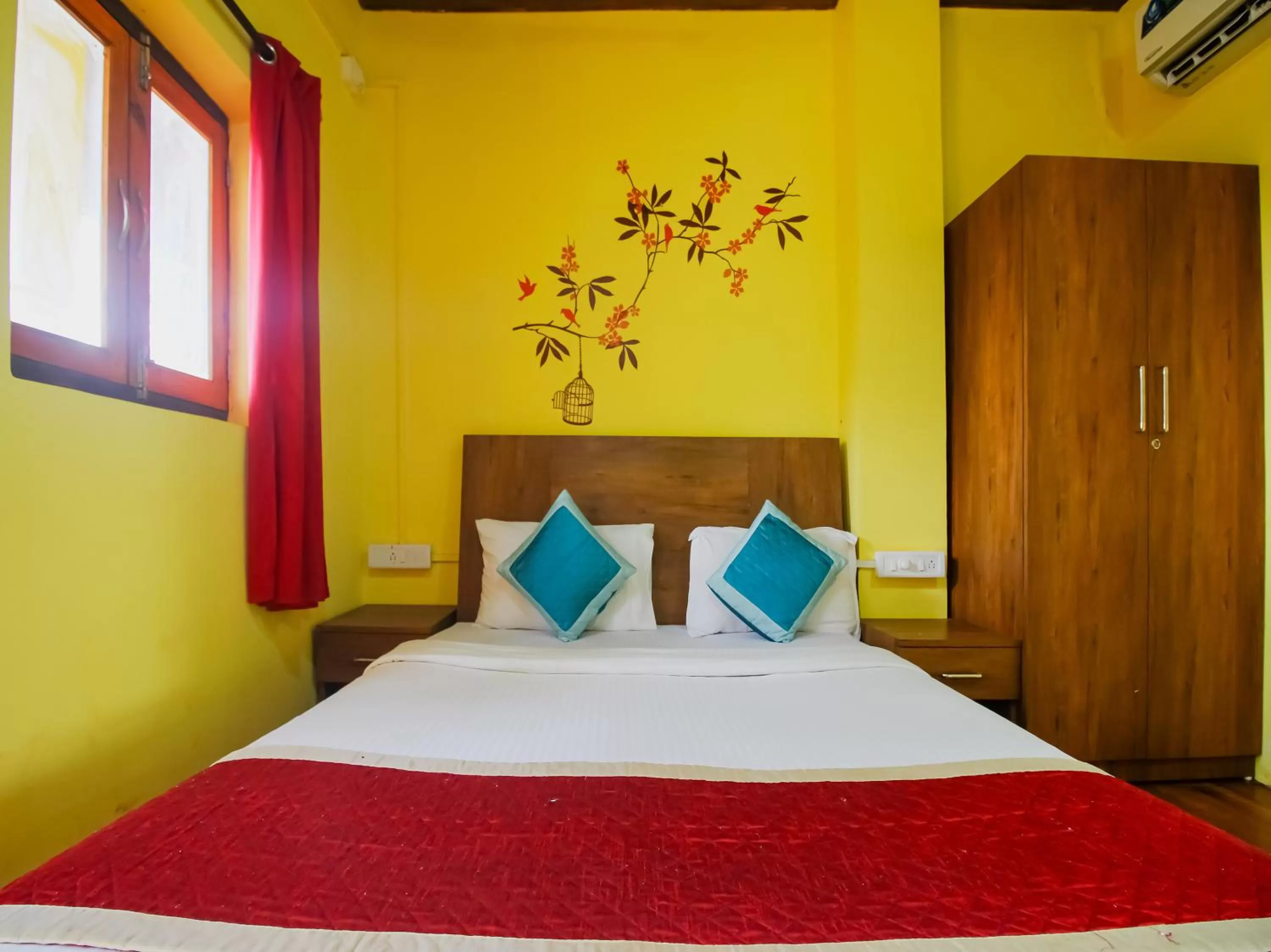 Bed in Mariners Bay Beach Resort