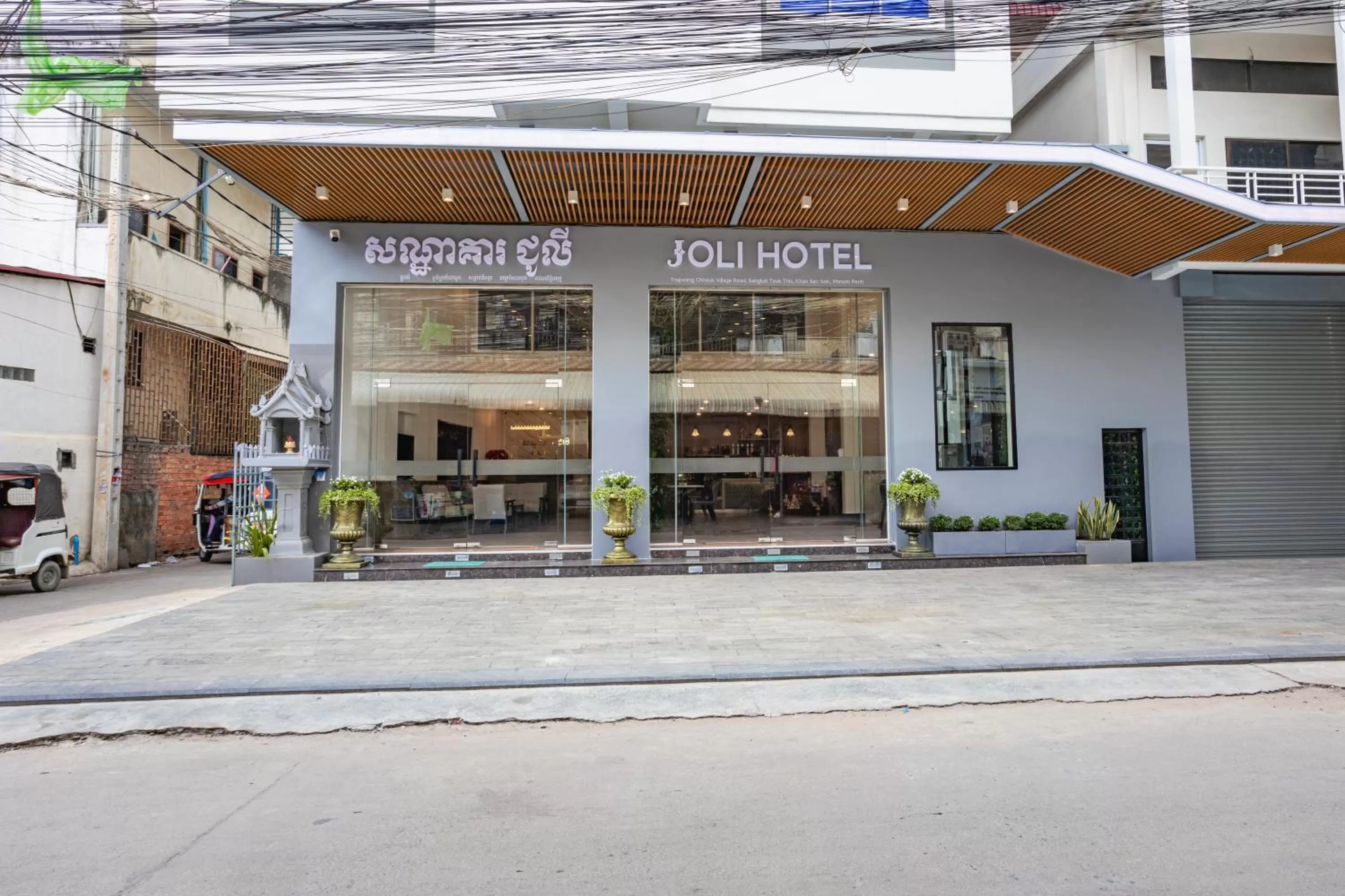 Property building in Joli Hotel