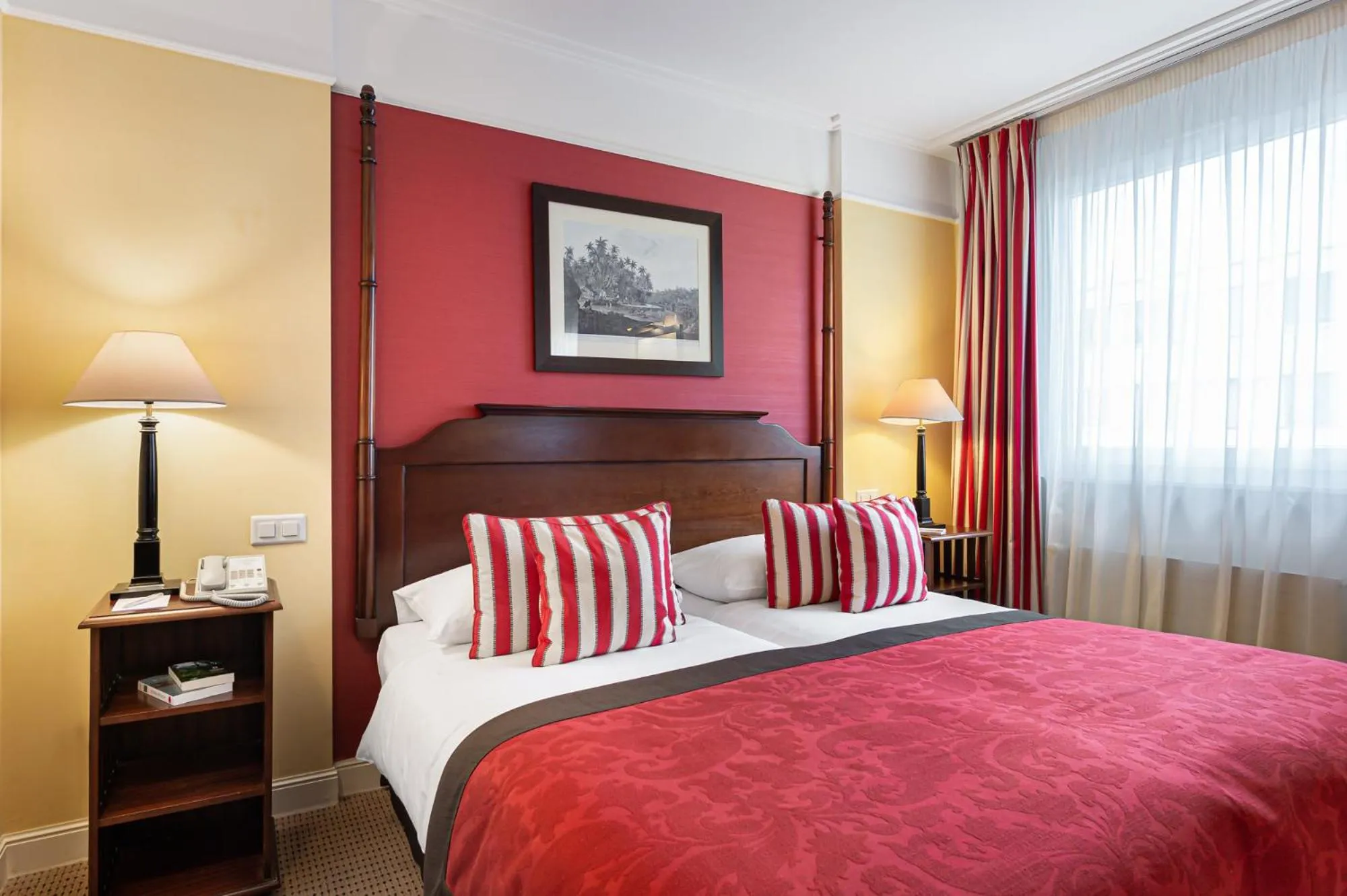 Bed in Kipling Manotel