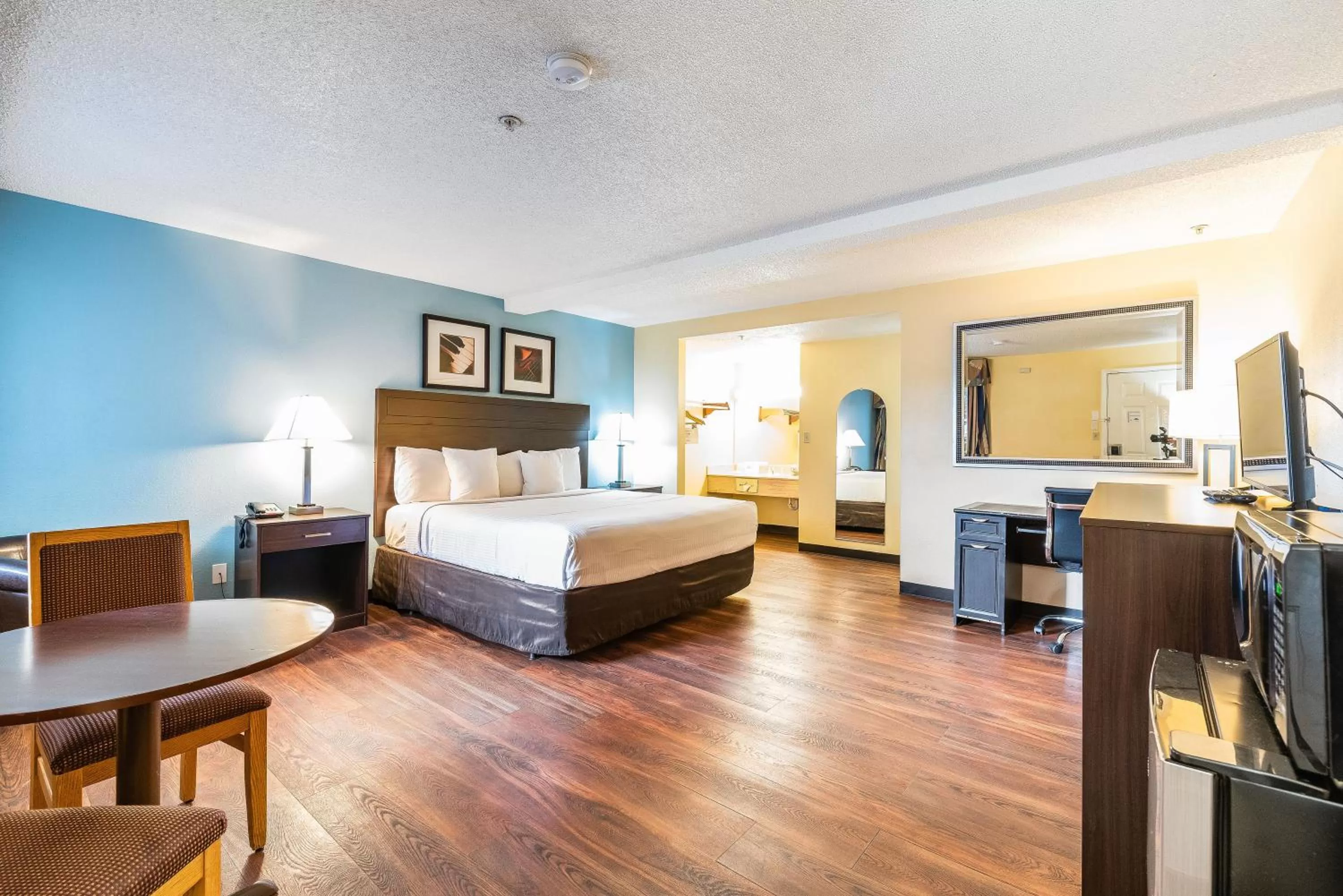 Bed in Days Inn by Wyndham Federal Way