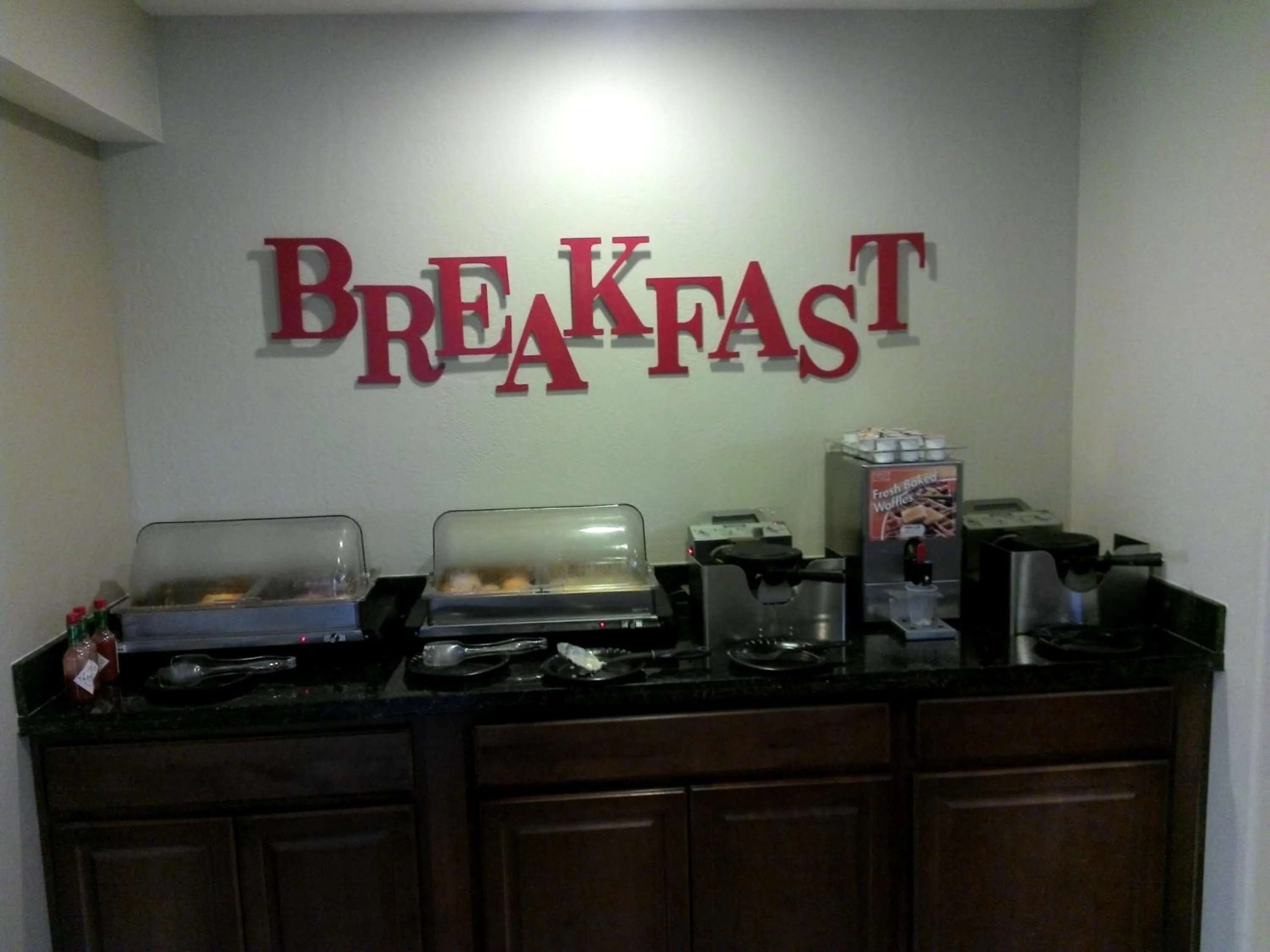 Kitchen or kitchenette in Infinity Inn & Suites