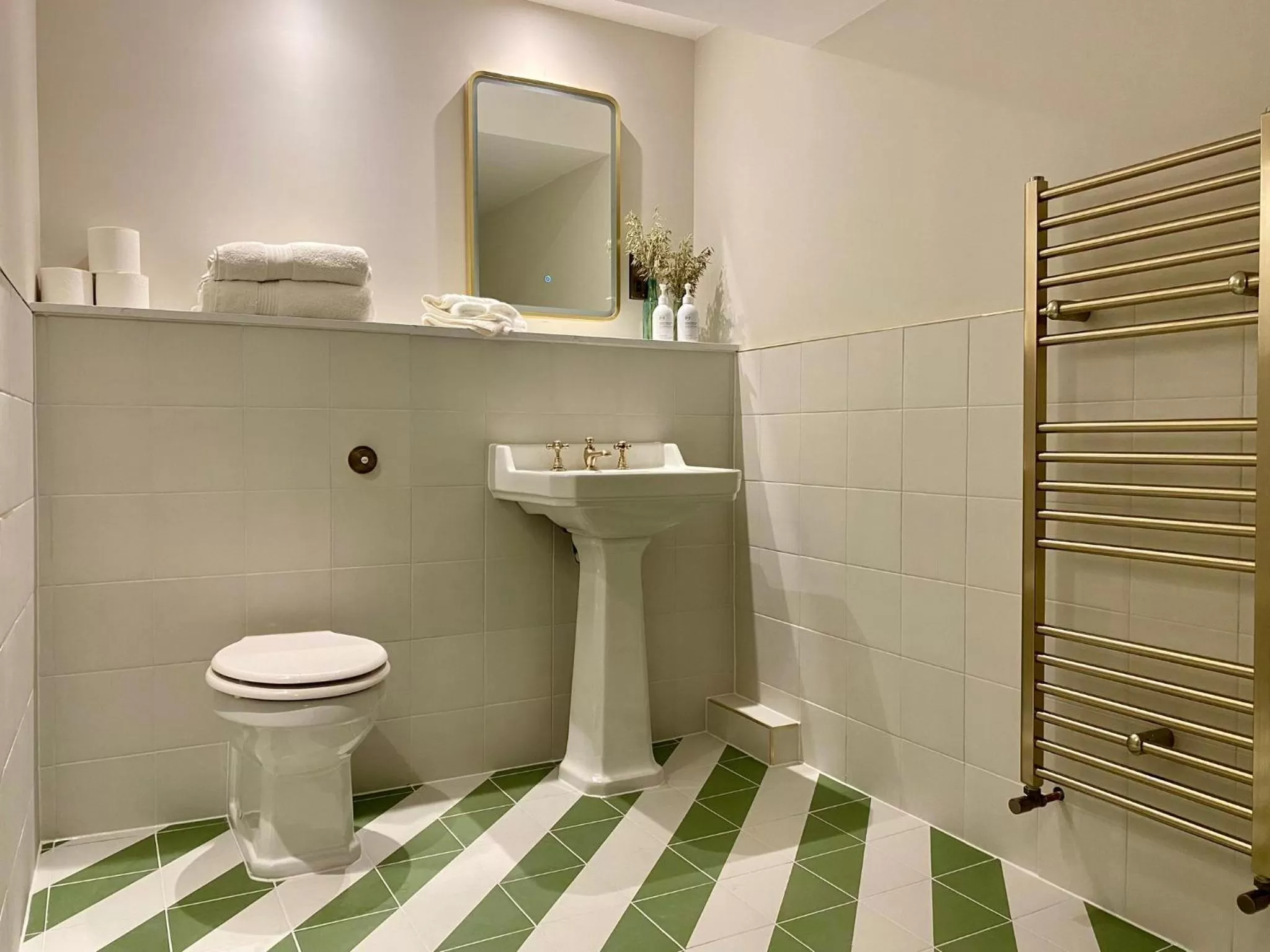 Railway House York by Chateau Anna