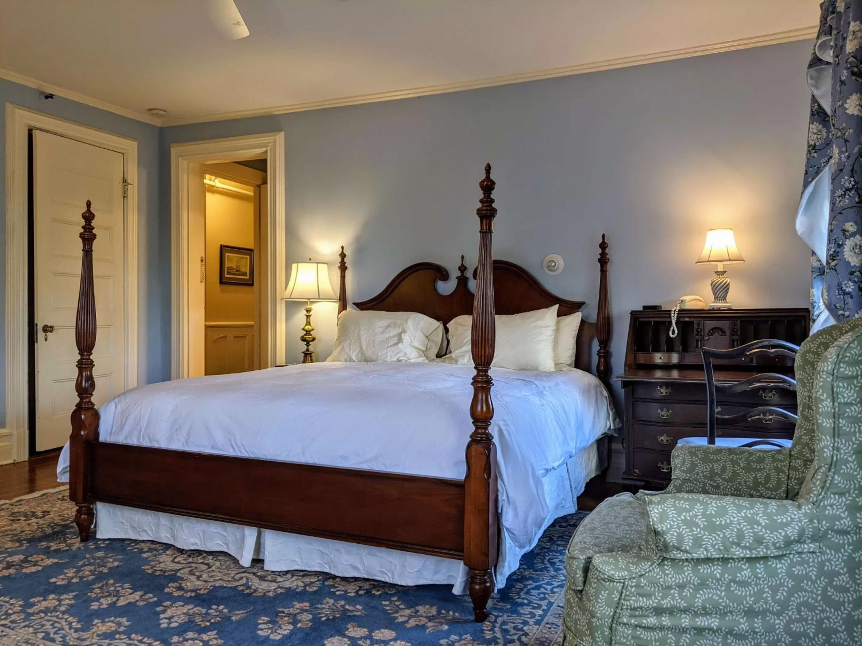 Bed in Stanton House Inn