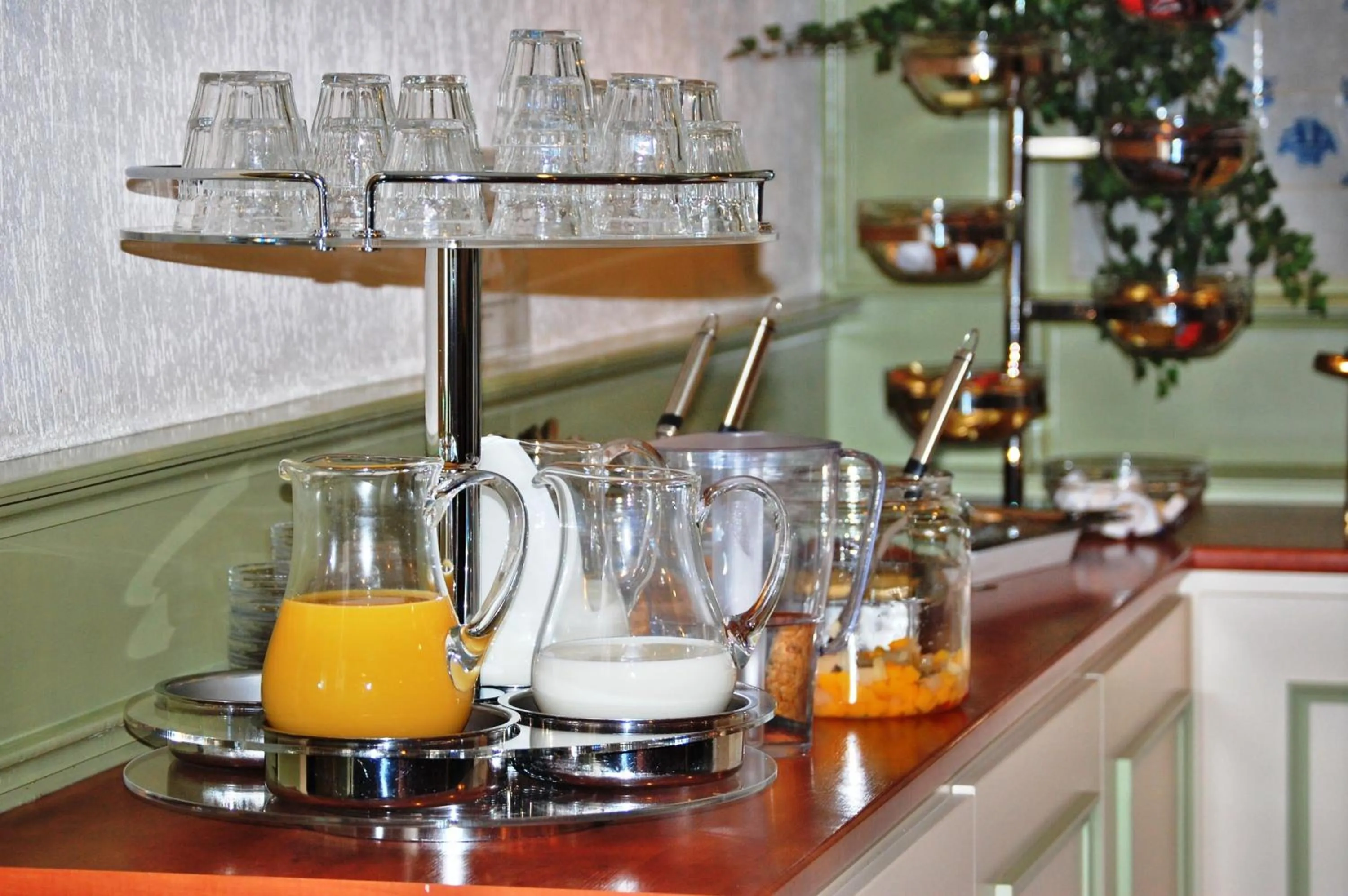 Restaurant/places to eat in Owl Hotel