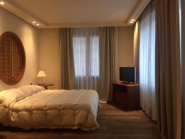 Double Room in Hostellerie Du Cheval Blanc Double Room in Hostellerie Du Cheval Blanc