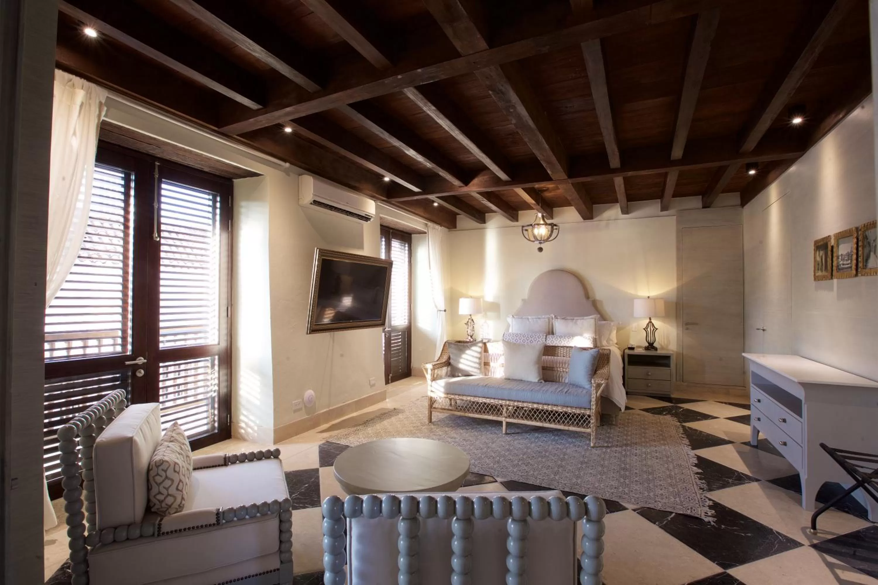 Shower, Bed in Hotel Capellán de Getsemaní