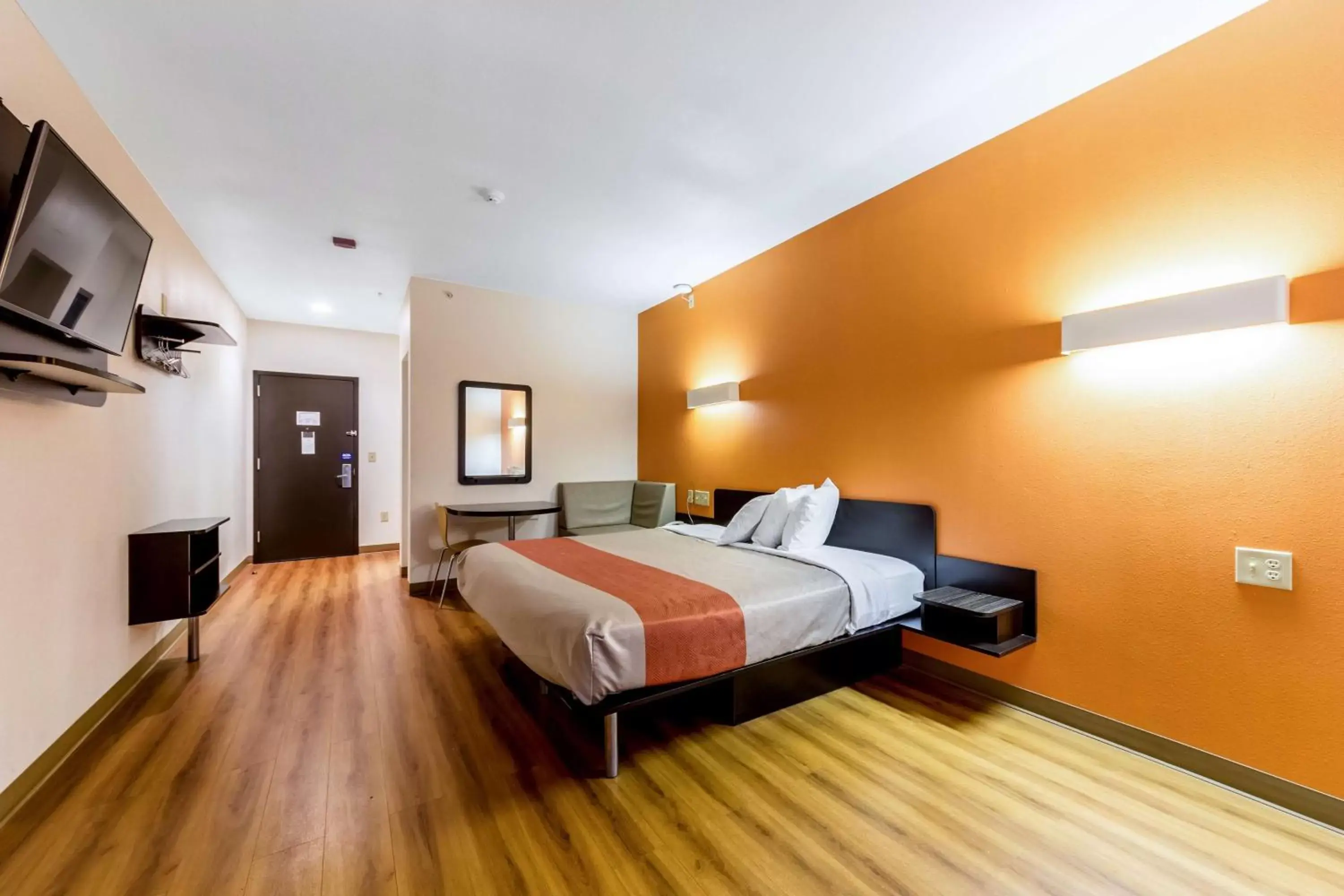 King Room - Non-Smoking in Motel 6-Jourdanton, TX King Room - Non-Smoking in Motel 6-Jourdanton, TX