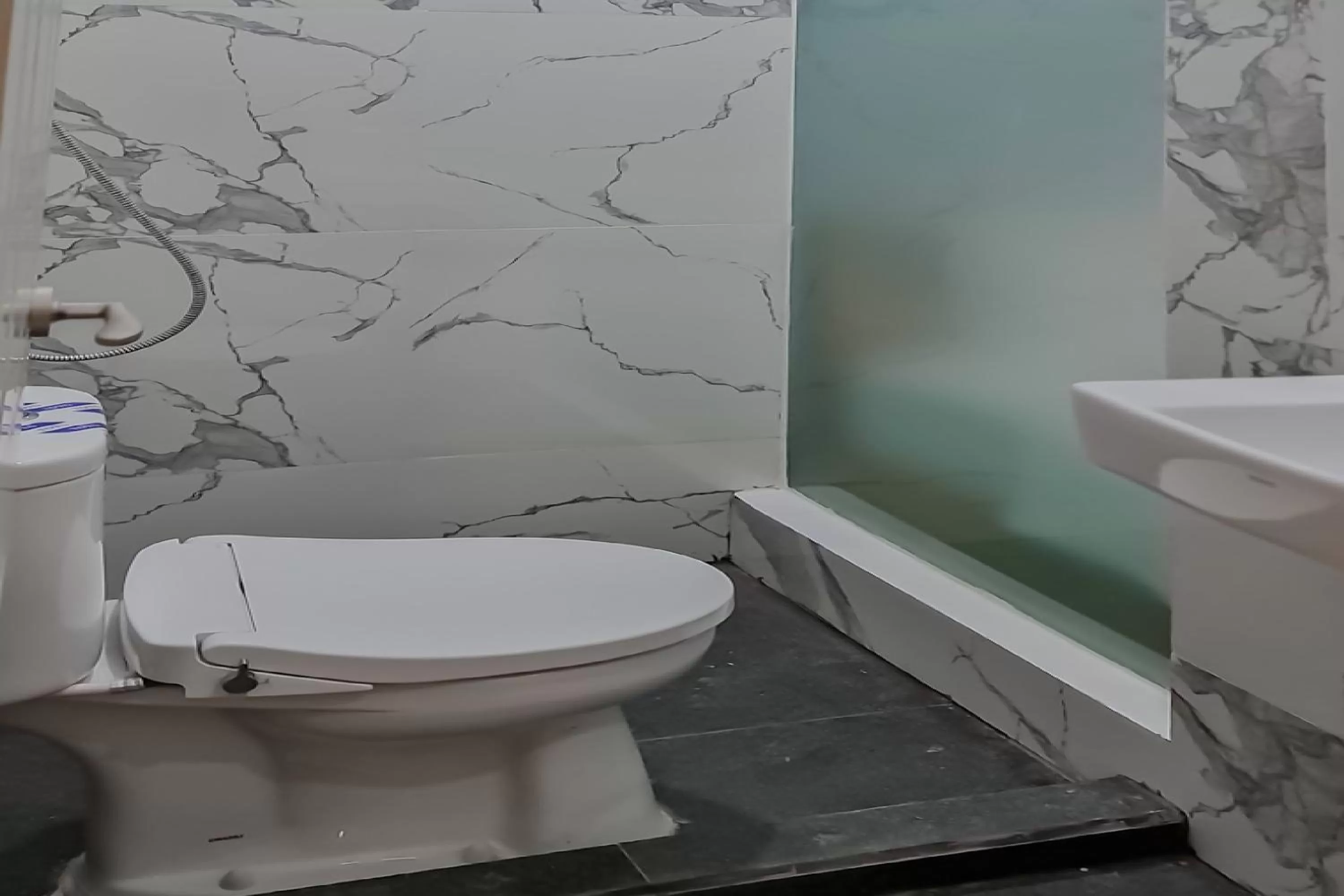 Bathroom in RedDoorz Plus @ Batutulis Bogor