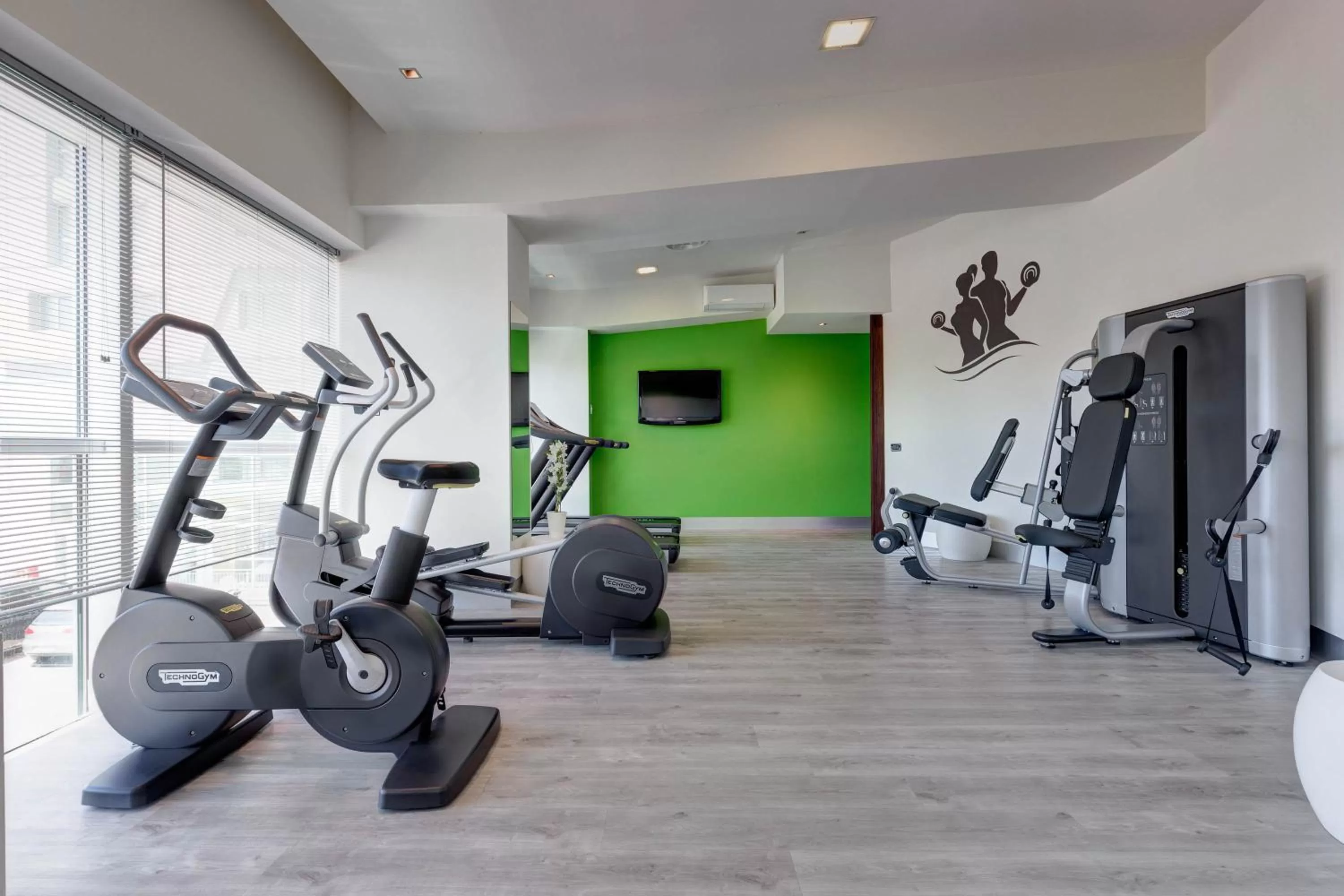 Fitness centre/facilities in iH Hotels Roma Z3