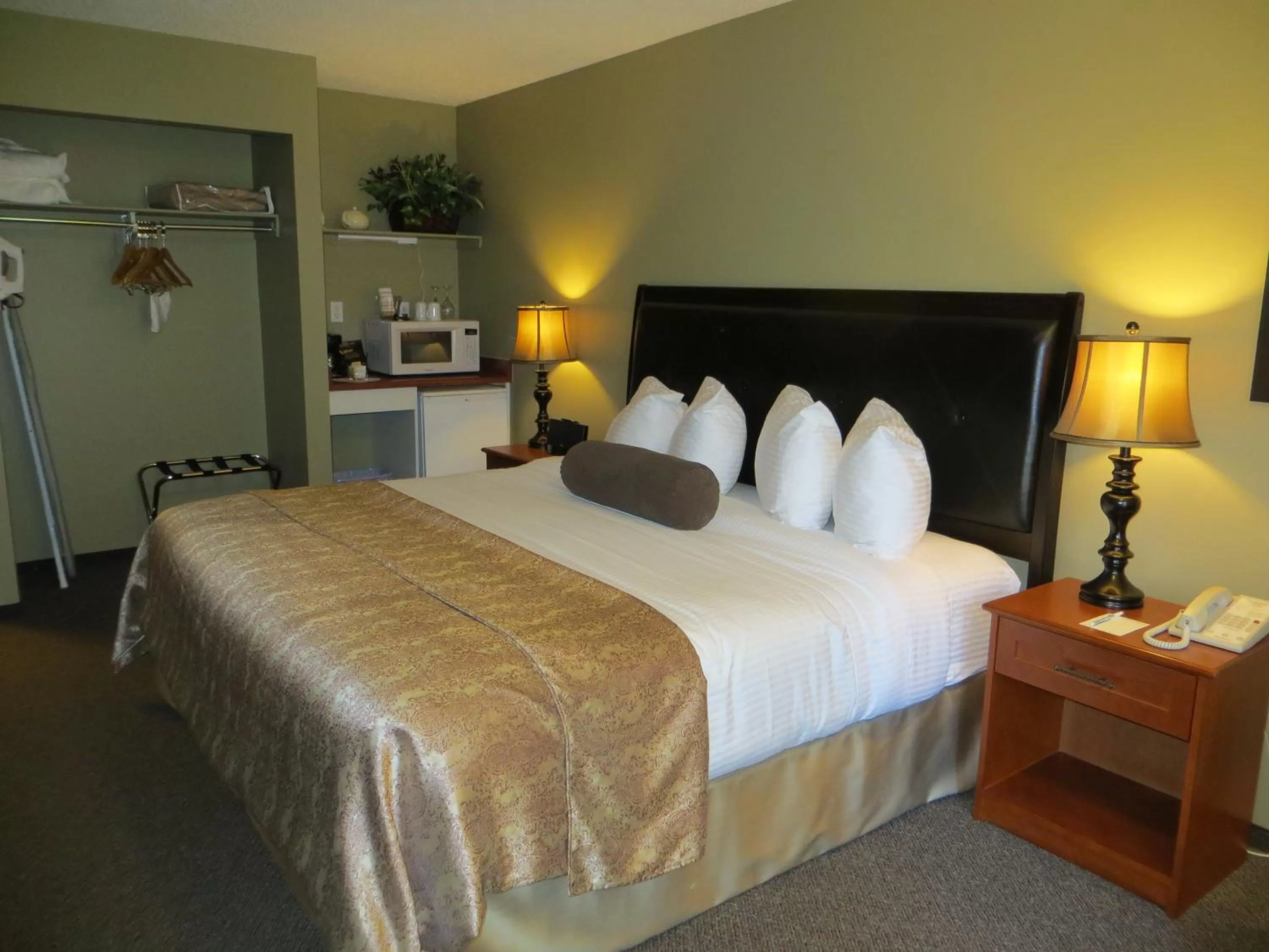 Bedroom, Bed in Village Creek Country Inn