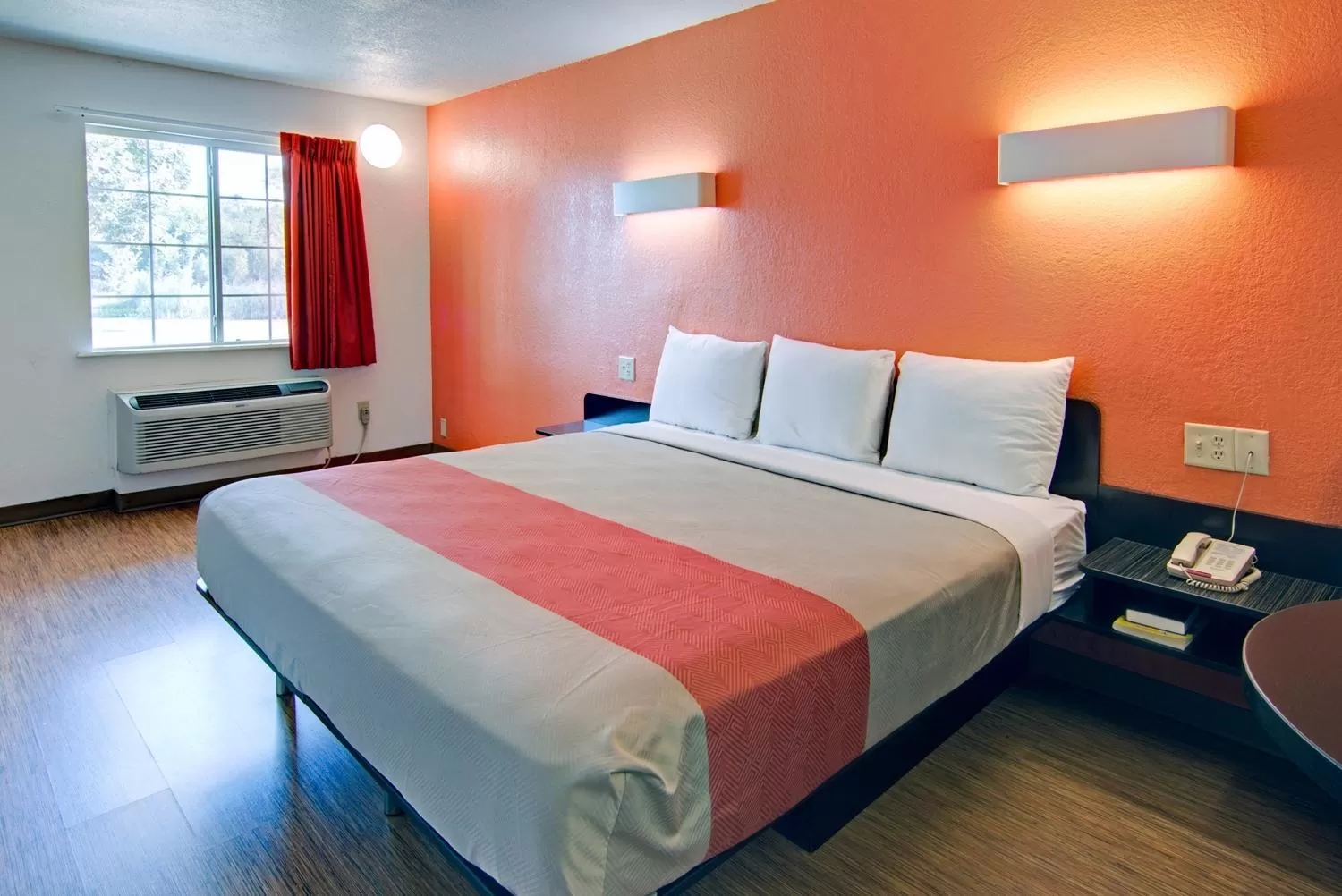 Bed in Motel 6-Mount Pleasant, TX