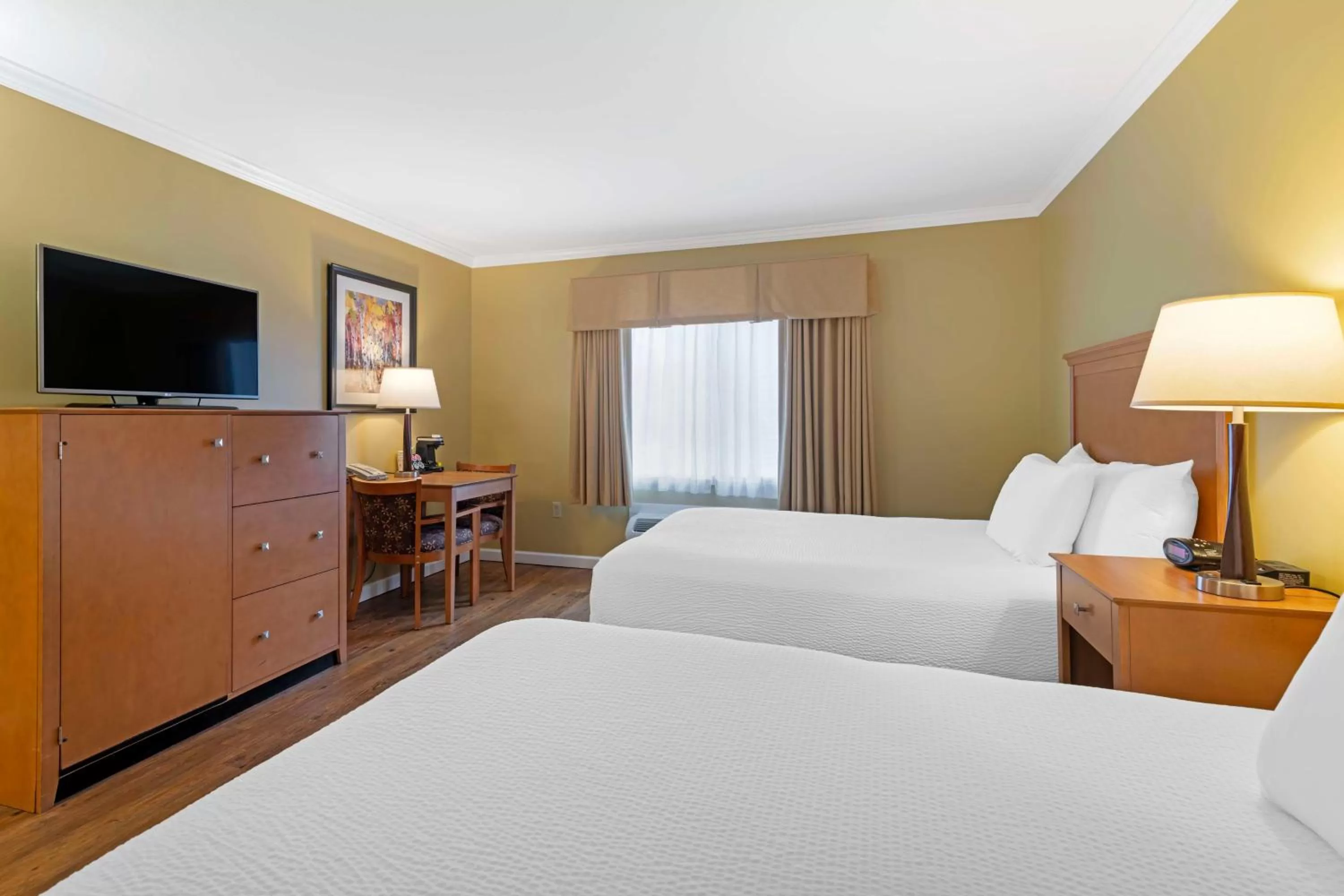 Bedroom, Bed in Best Western Plus Windjammer Inn & Conference Center