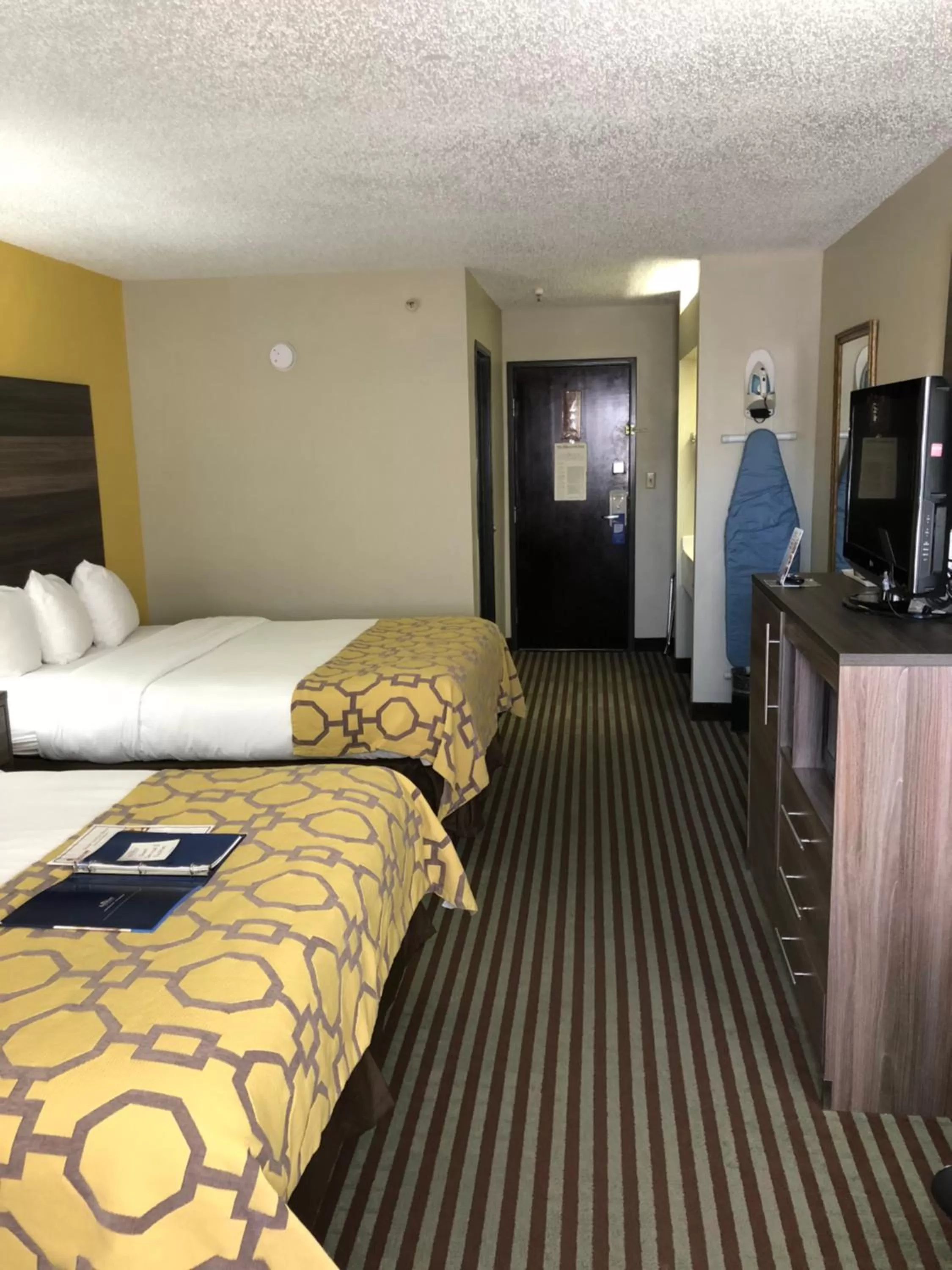 Bed in Baymont by Wyndham Oklahoma City Airport