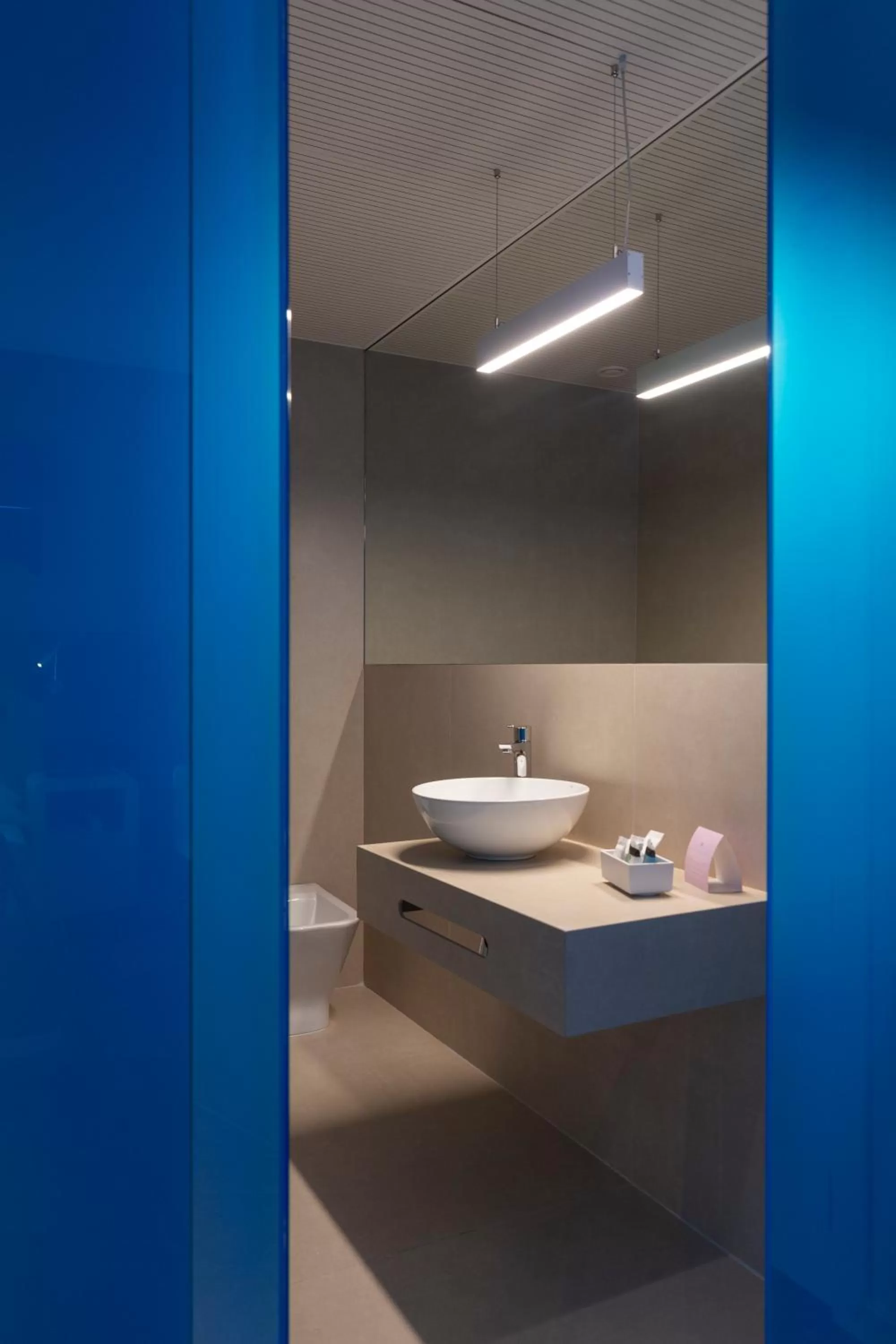 Toilet in Hotel Macià Sevilla Kubb