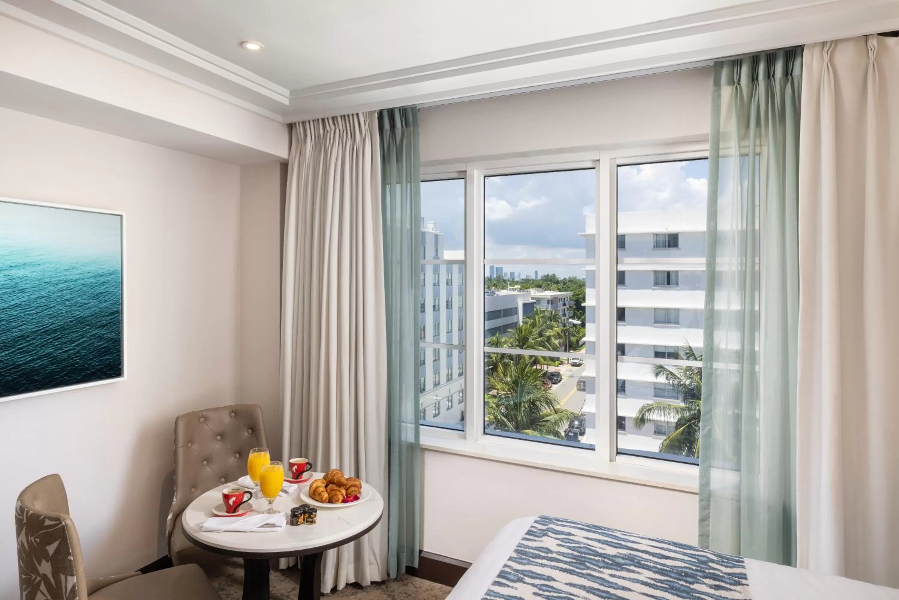 Seating area, Bed in The Palms Hotel & Spa