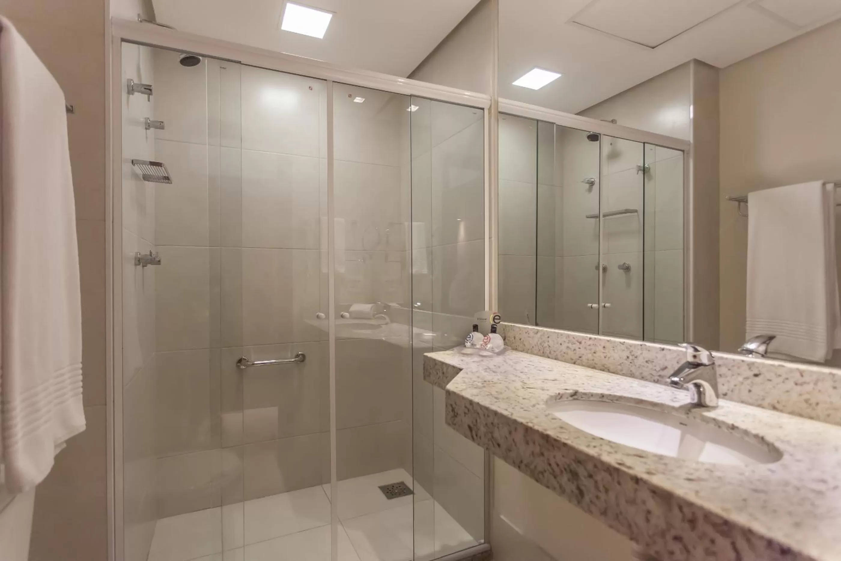 Bathroom in eSuites Virgínia Luxemburgo