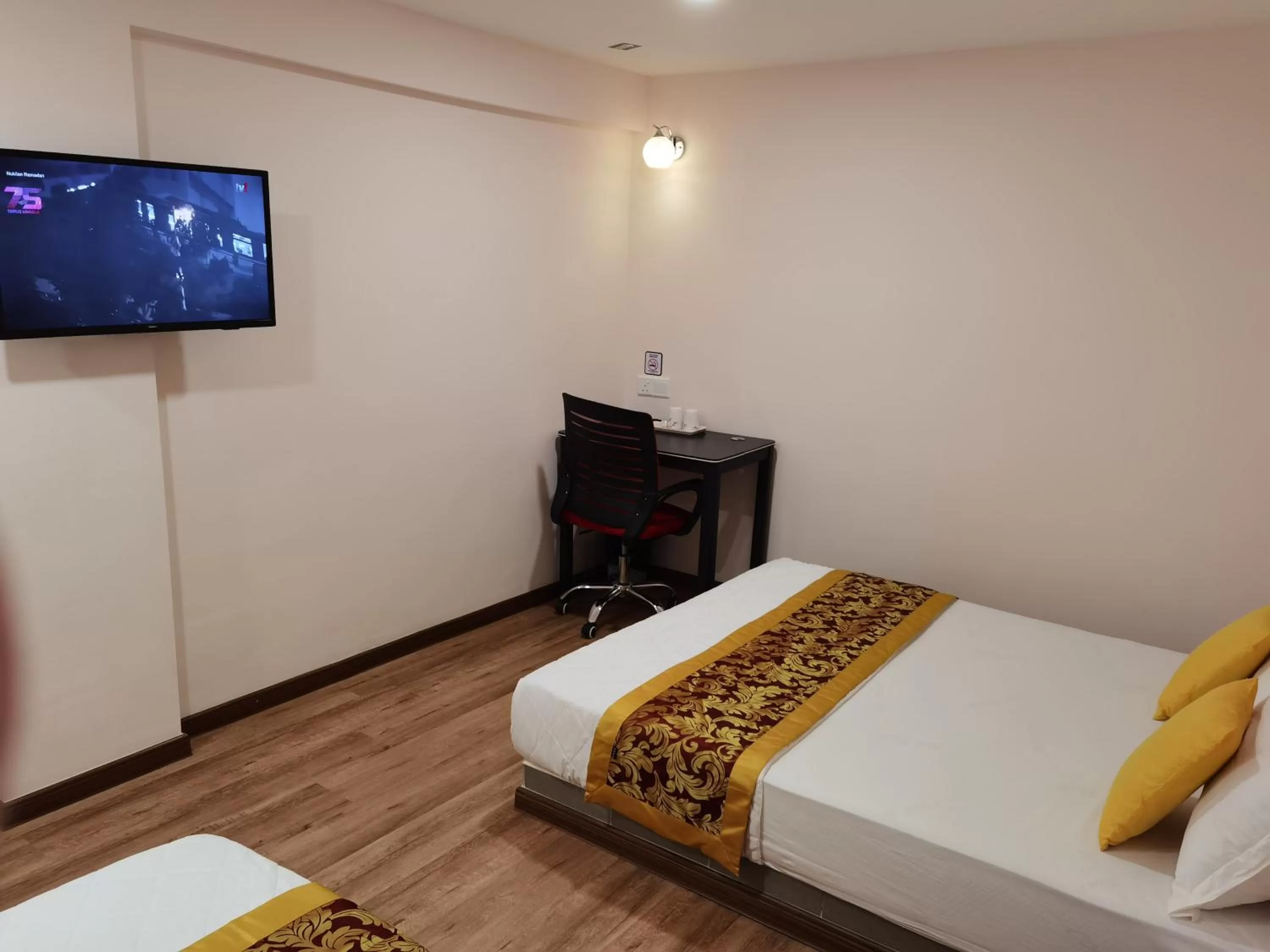 Bedroom, Bed in MORNINGS HOTEL