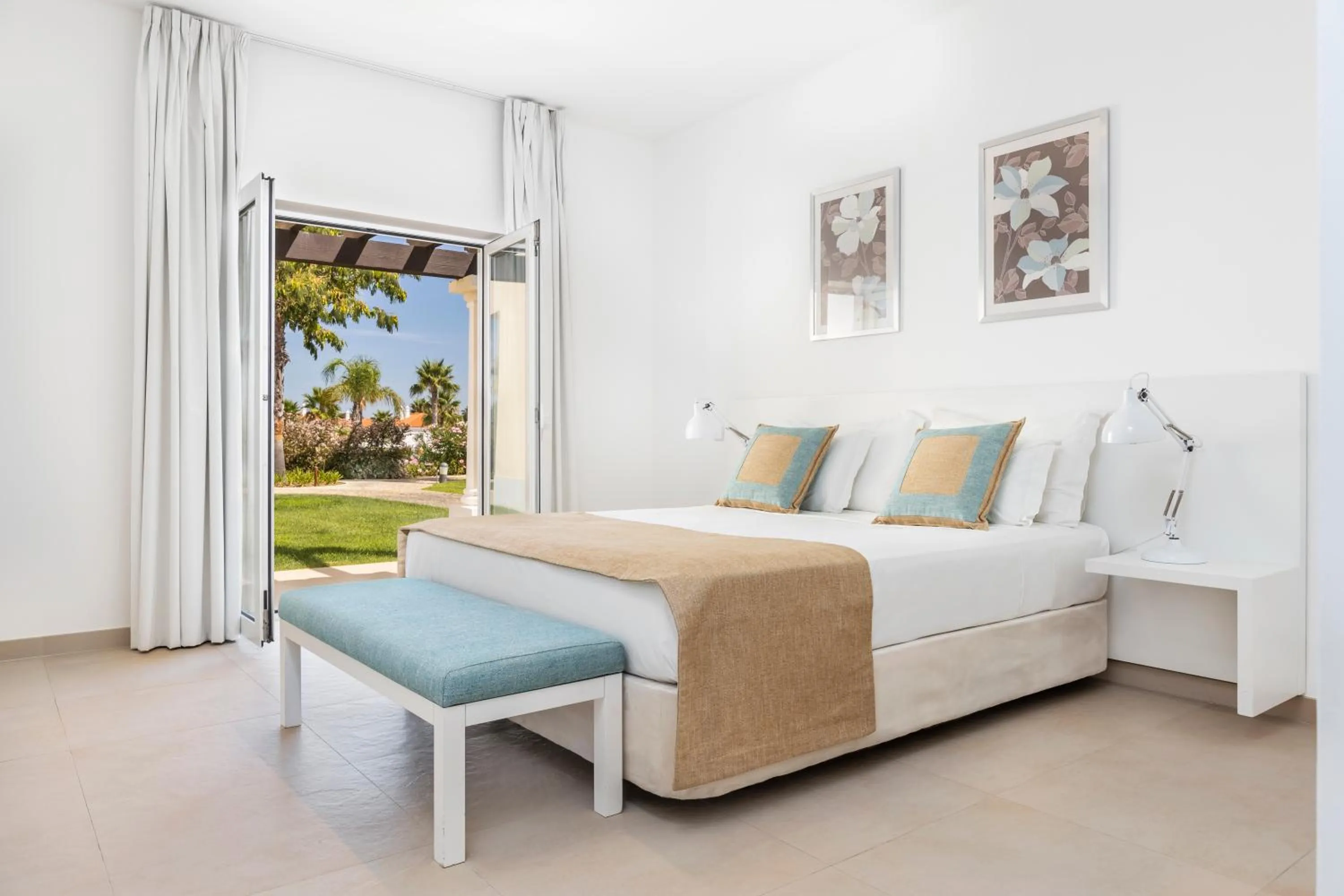 Bed in Eden Villas & Apartments