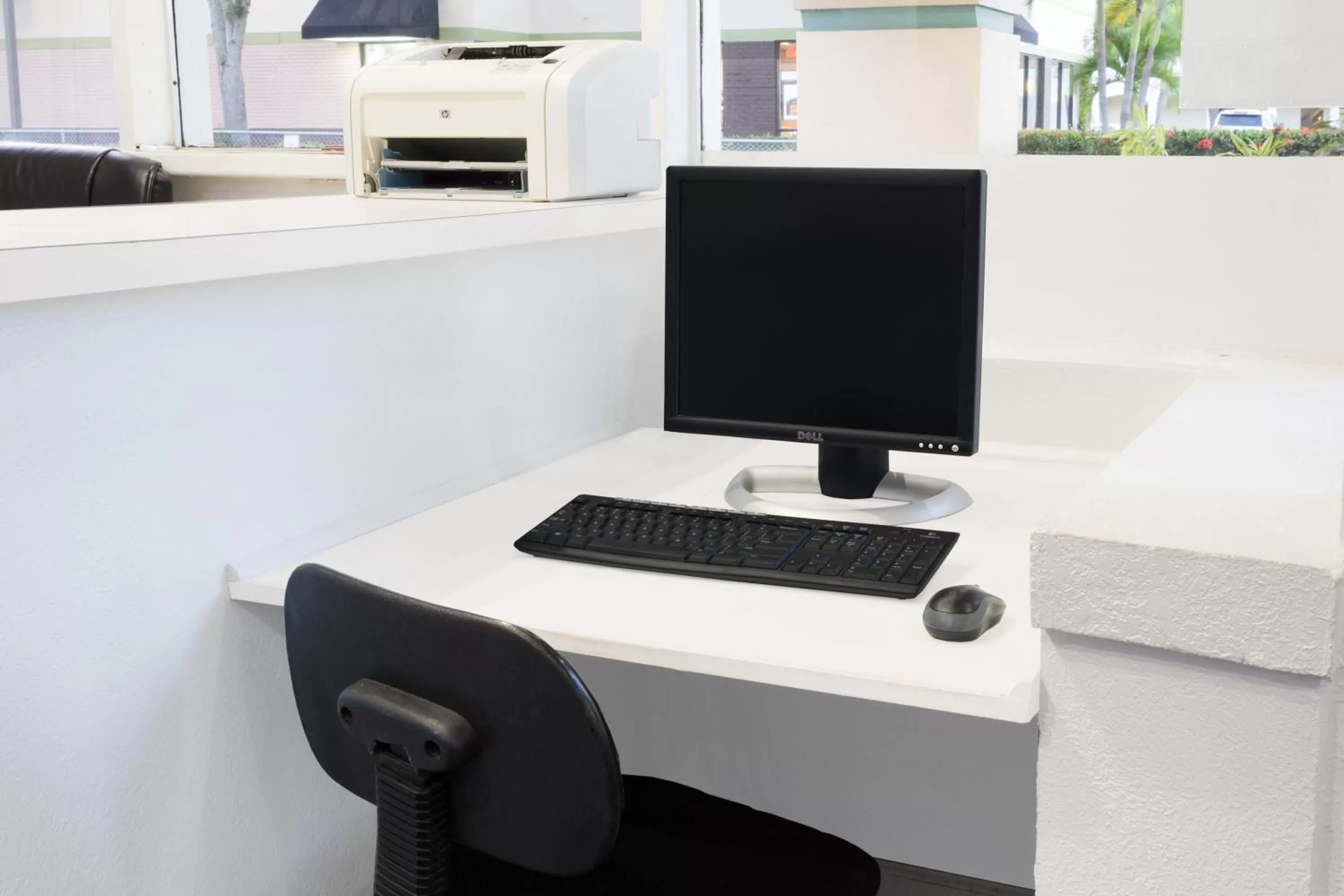 Business facilities in Howard Johnson by Wyndham Vero Beach / Downtown