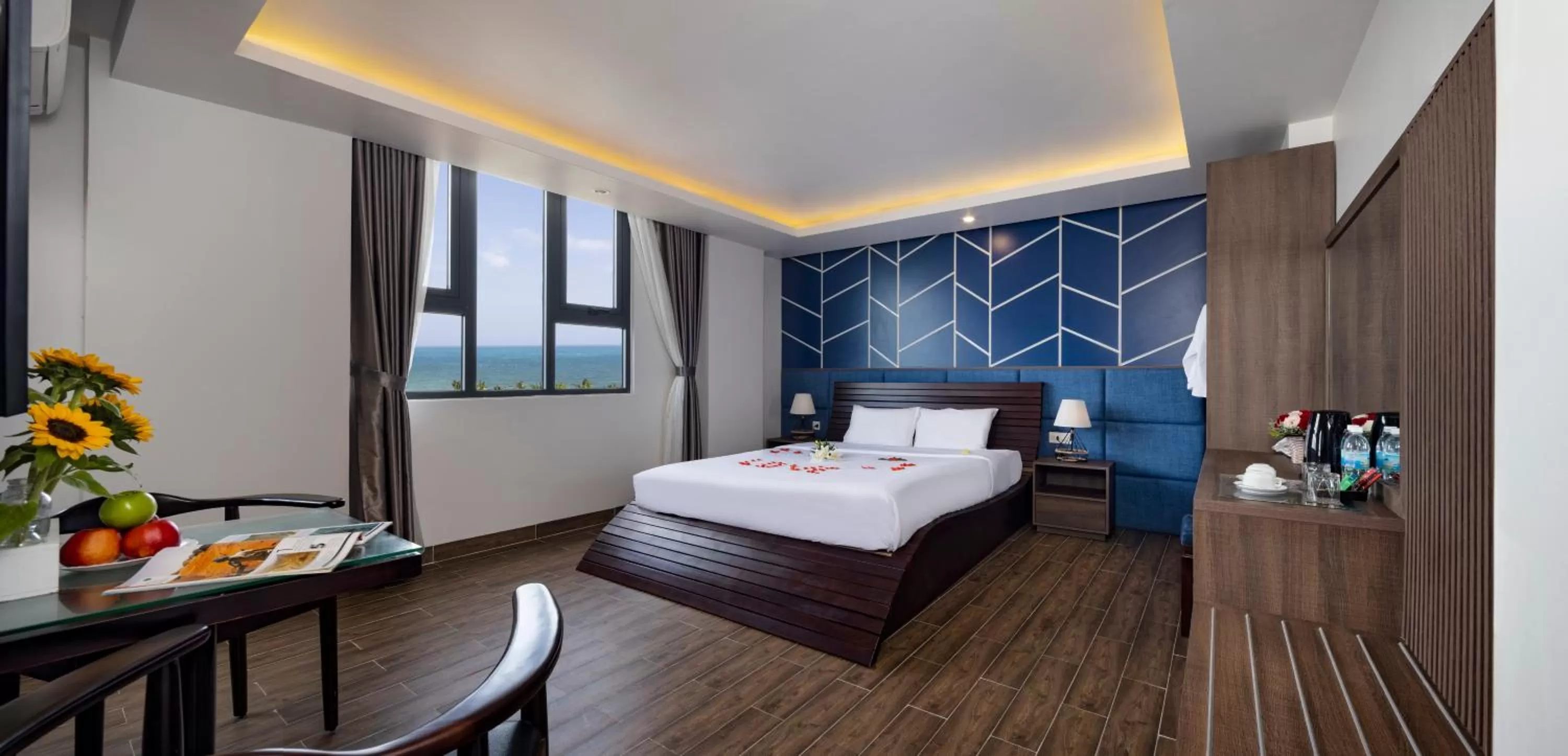 Photo of the whole room, Bed in Azura Gold Hotel & Apartment