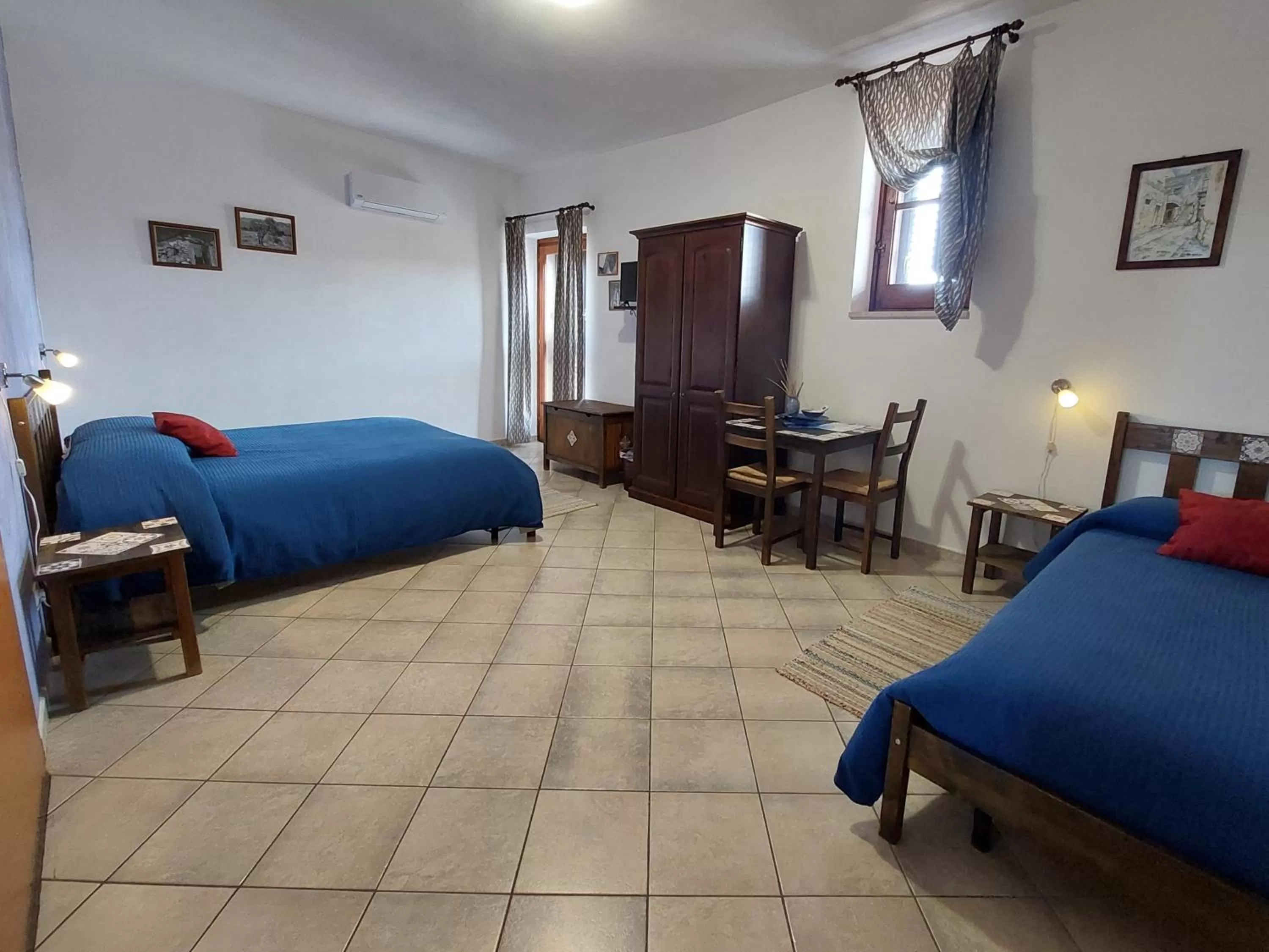 Photo of the whole room, Bed in Cloris Guest House