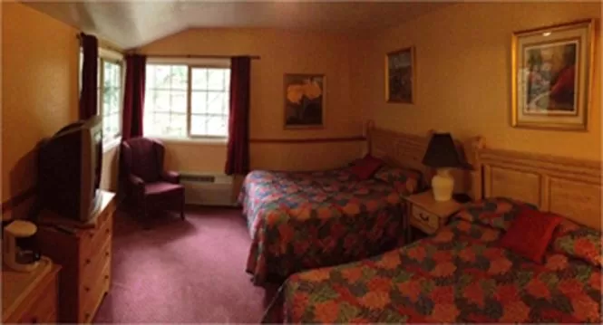 Photo of the whole room, Bed in Strawberry Inn