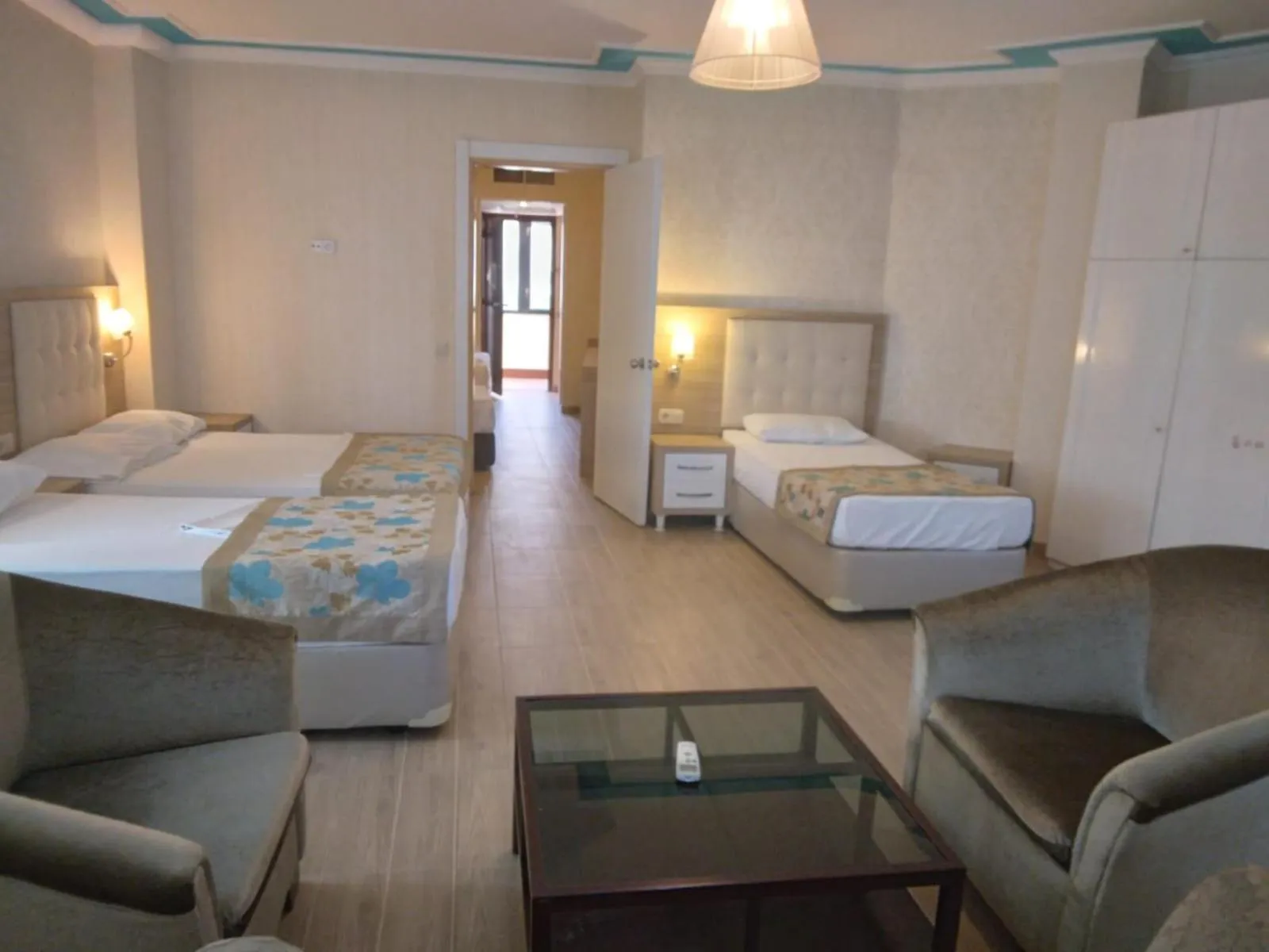 Seating area, Bed in Cender Hotel