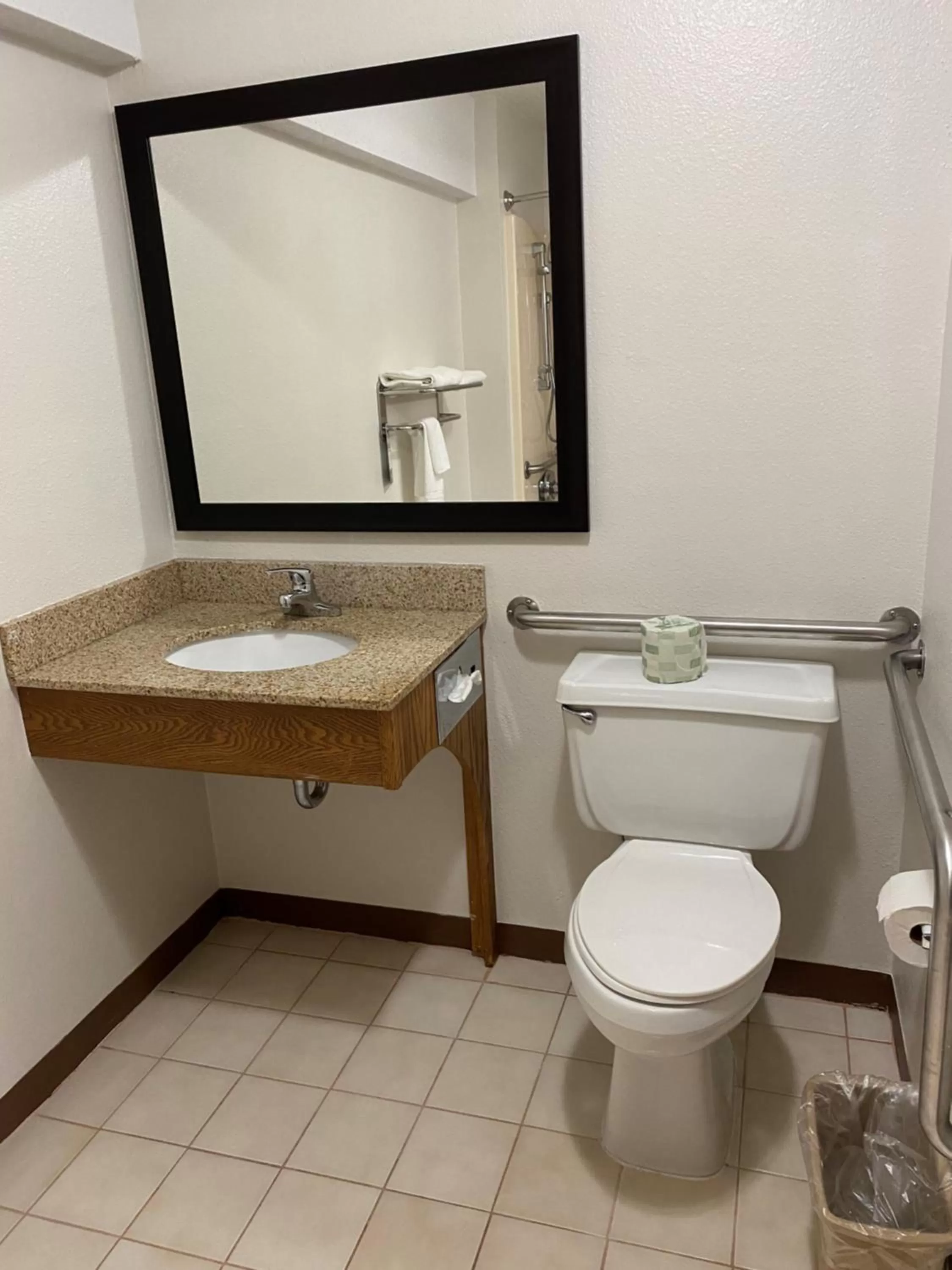 Super 8 by Wyndham Independence IA