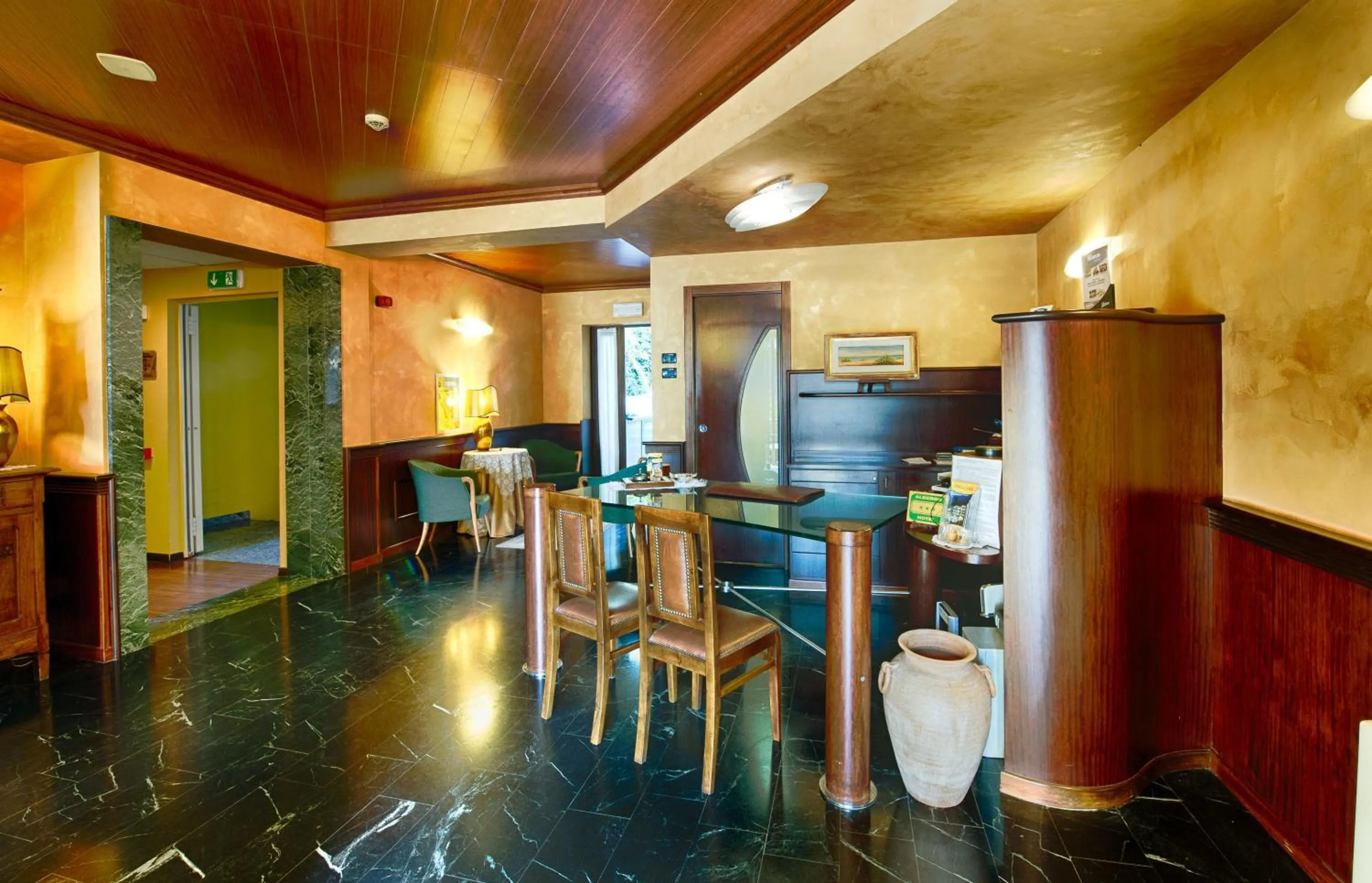 Lobby or reception in Hotel Au Soleil