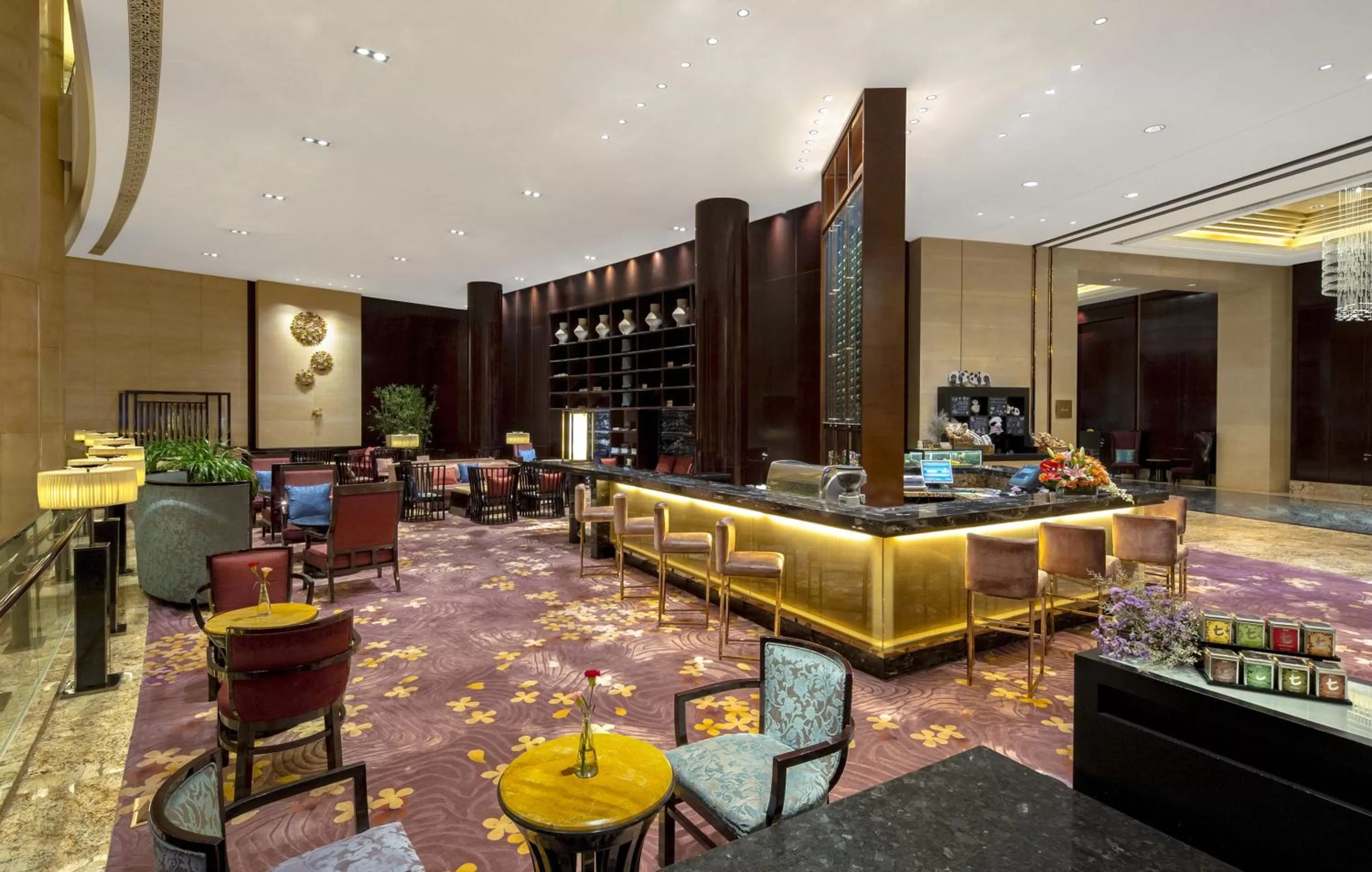 Lounge or bar in Crowne Plaza Chengdu Panda Garden by IHG