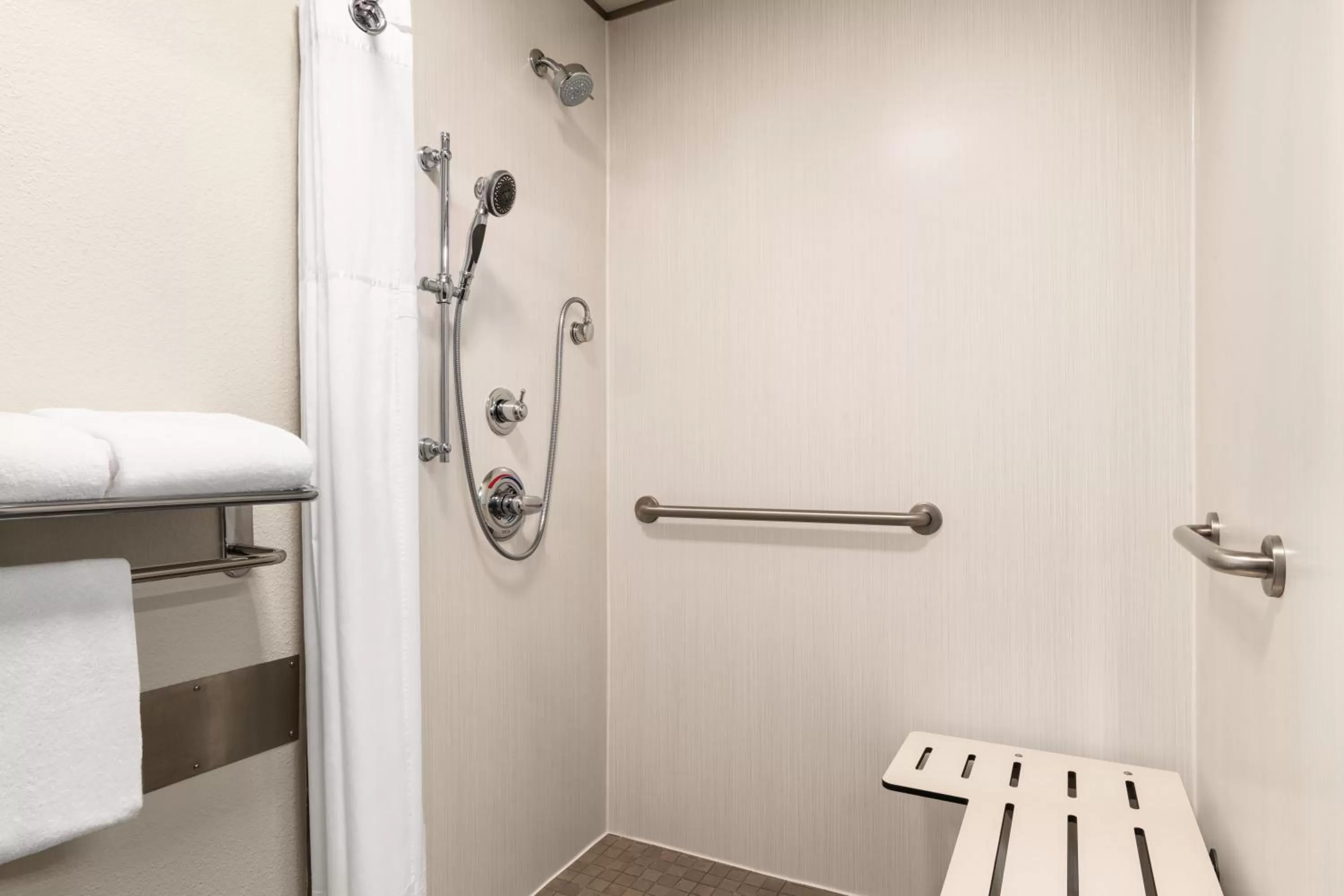 Bathroom in Radisson Hotel Portland Airport