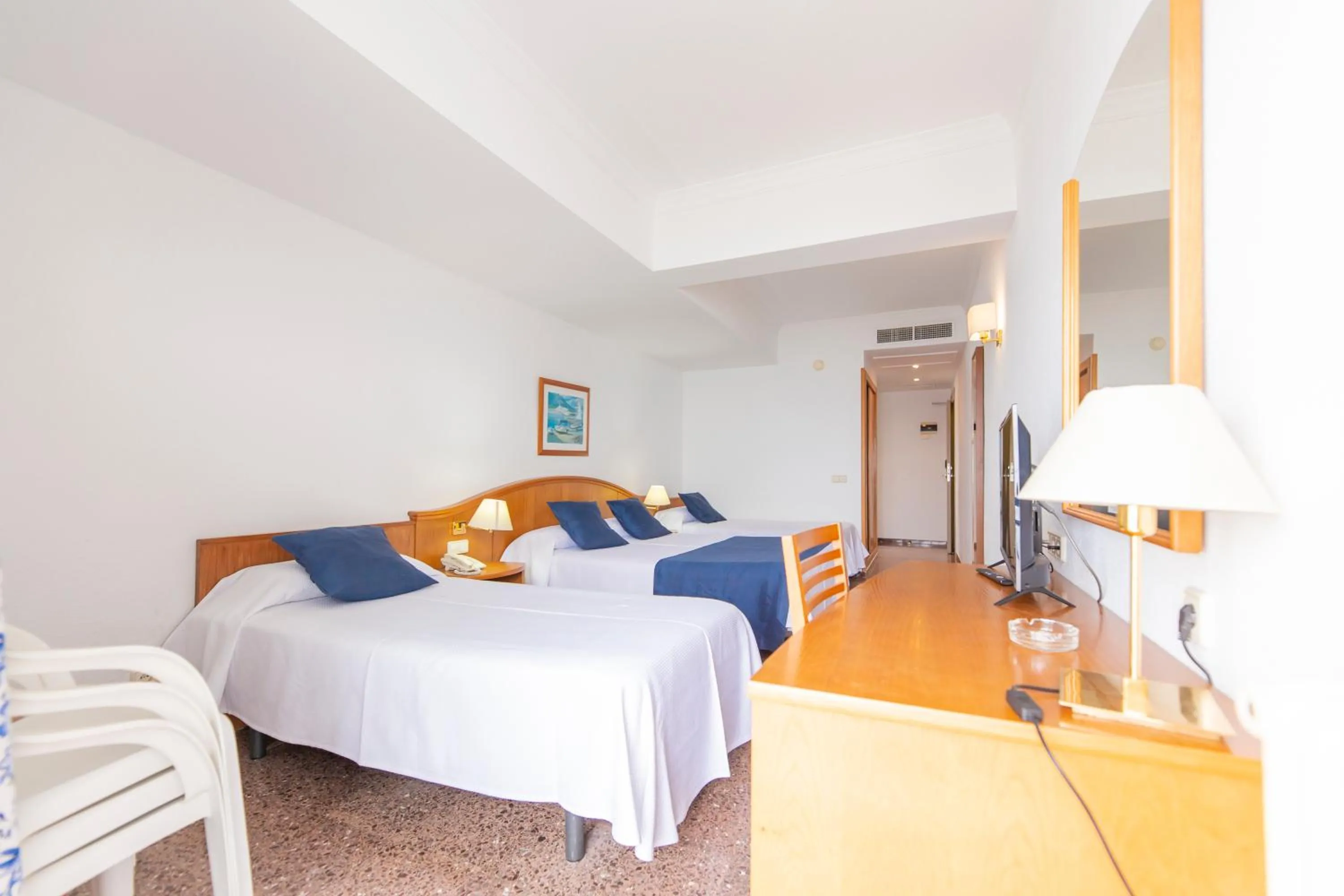 Photo of the whole room, Bed in Hotel Ramblamar