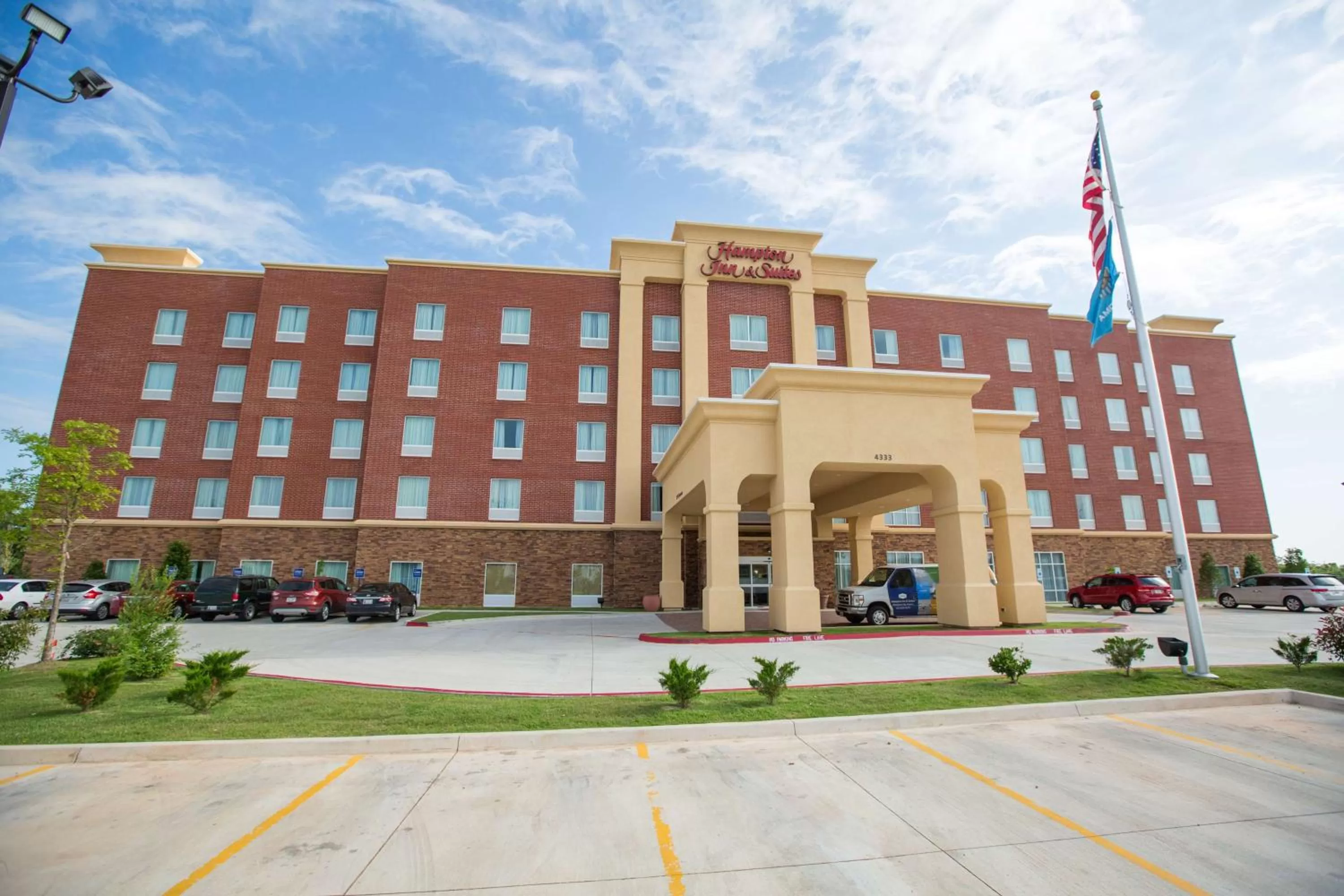 Property building in Hampton Inn & Suites Oklahoma City Airport
