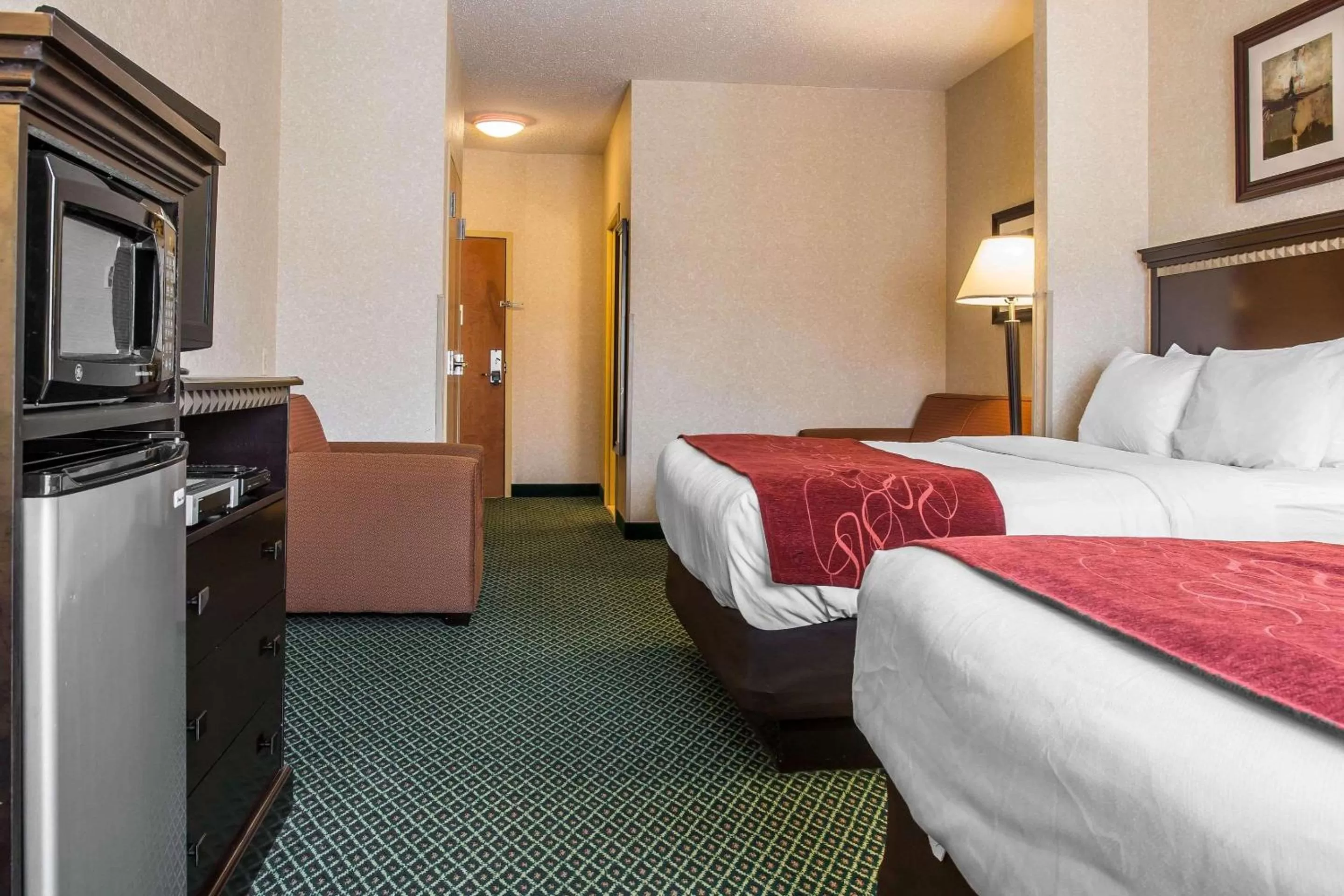 Photo of the whole room, Bed in Comfort Suites Canton - Detroit