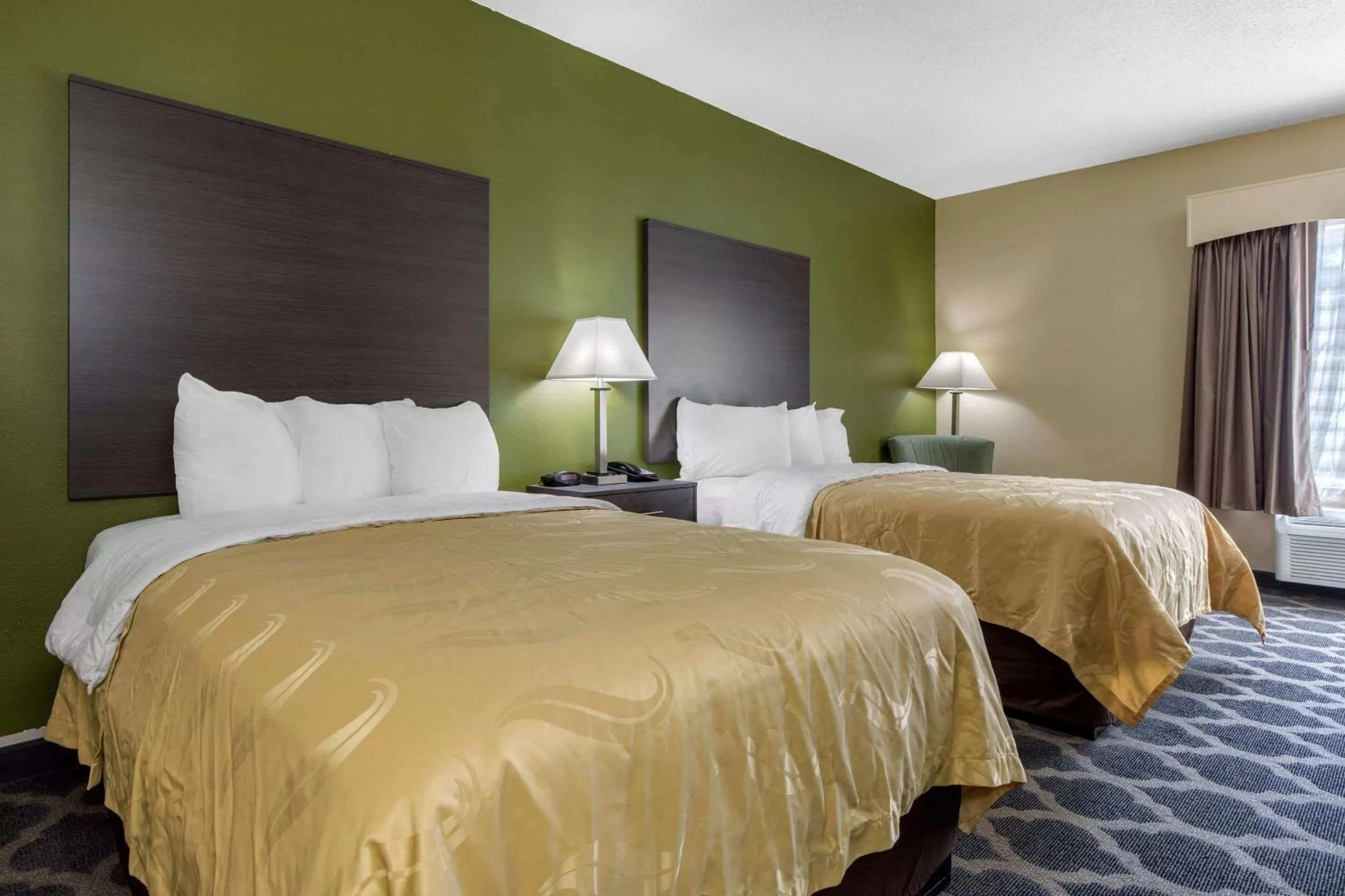 Photo of the whole room, Bed in Quality Inn