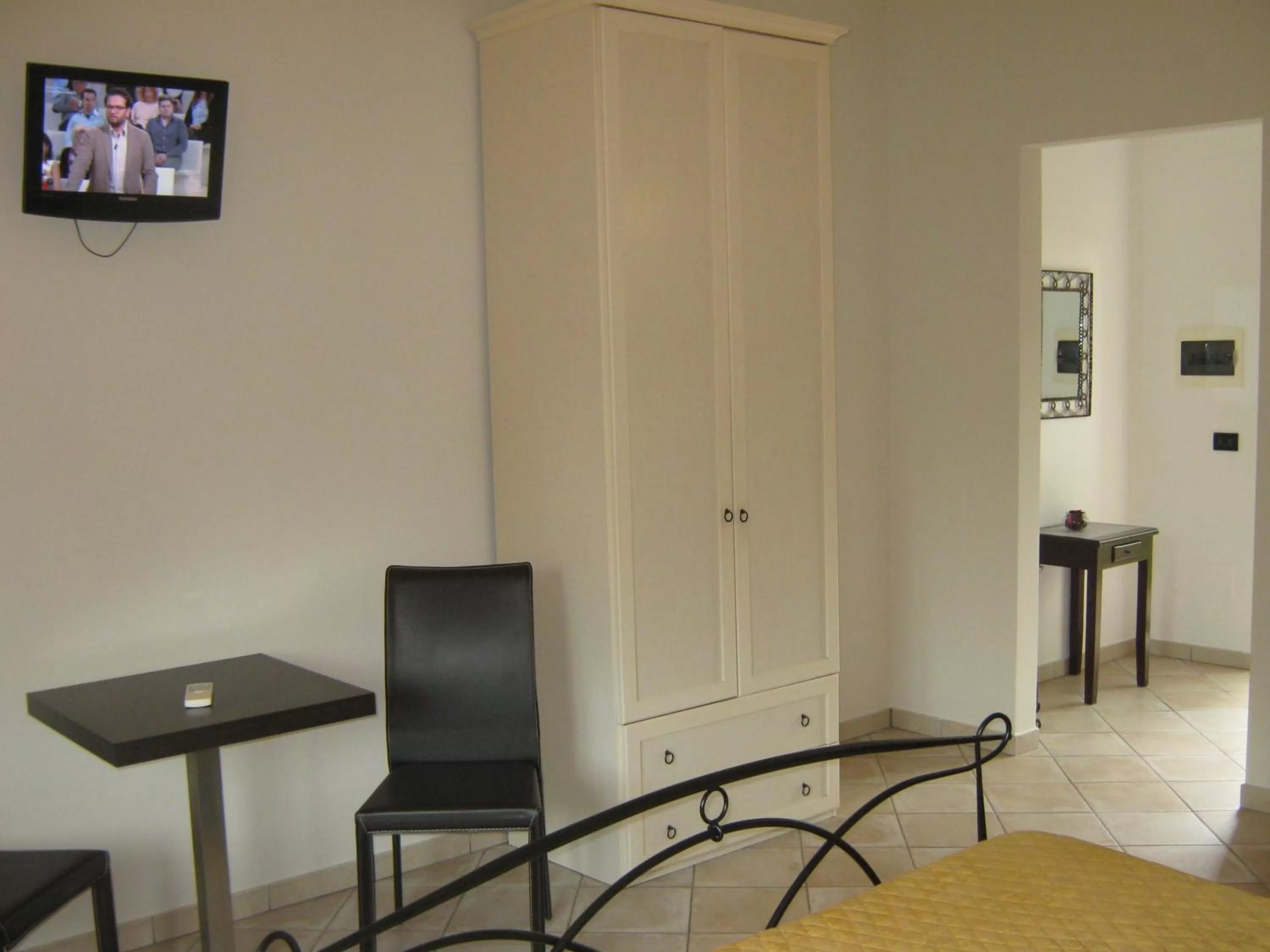 Photo of the whole room, TV/Entertainment Center in B & B OASI