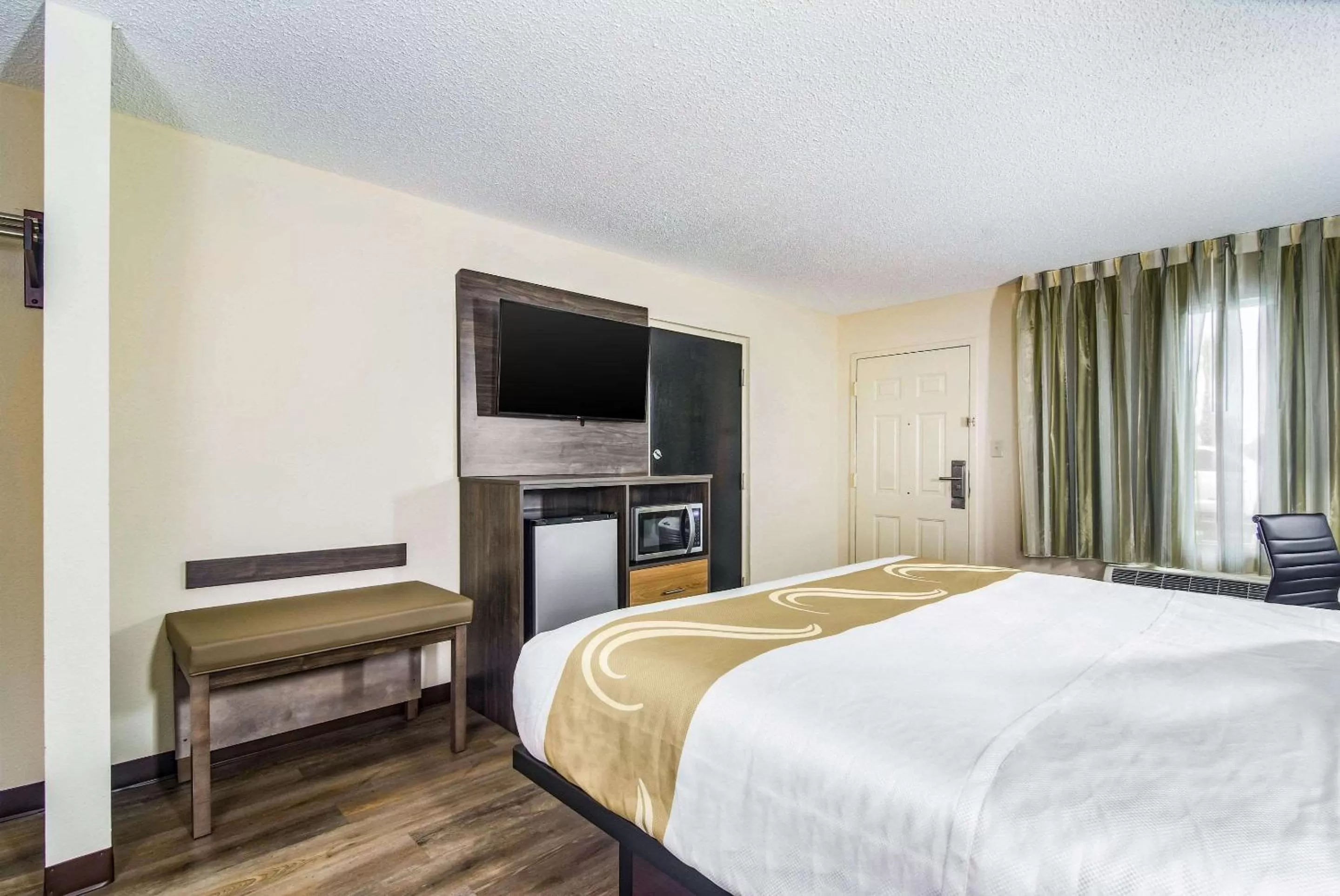 Photo of the whole room, Bed in Quality Inn & Suites Lake City