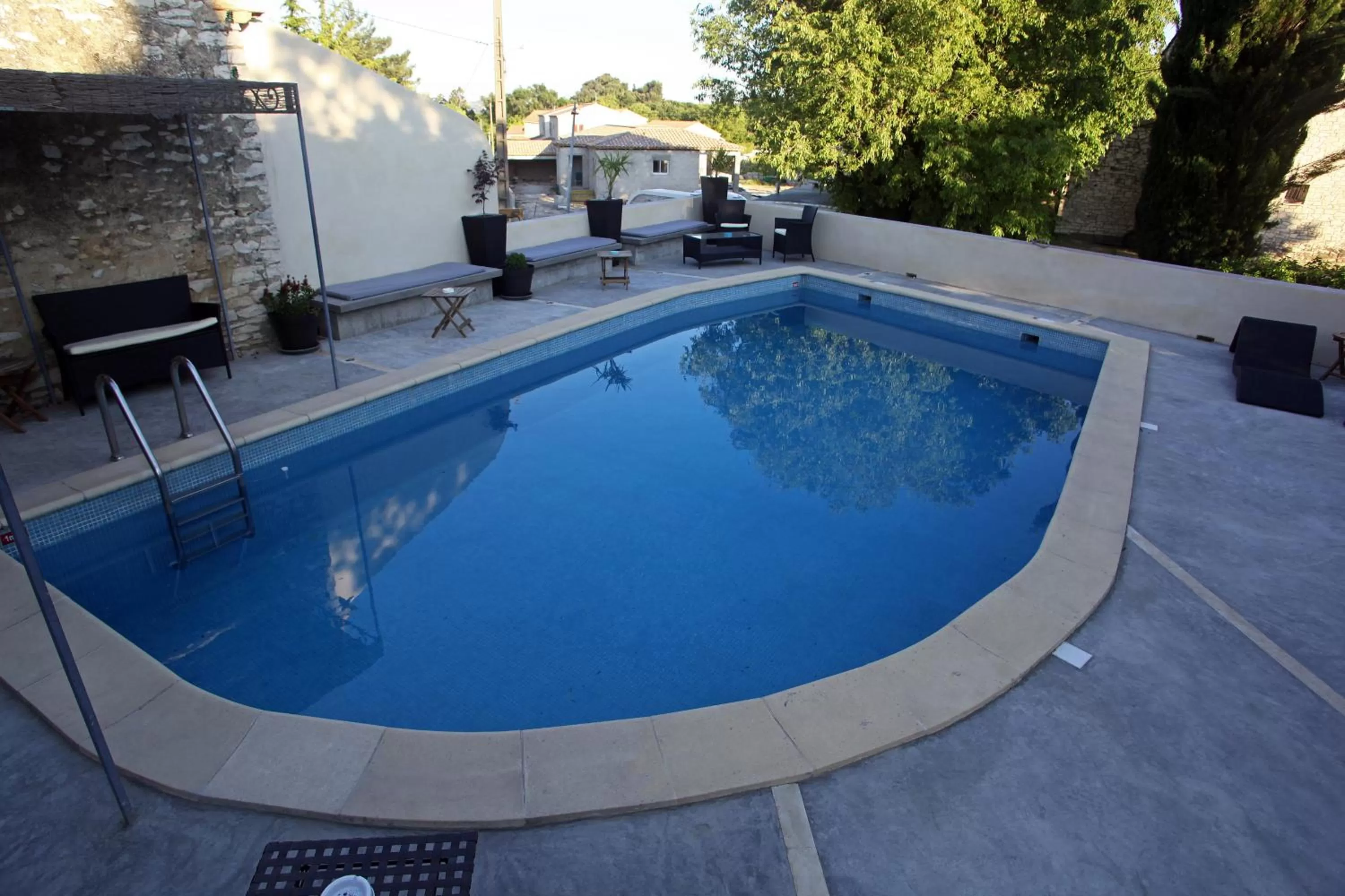 Swimming pool in Logis Auberge De Tavel