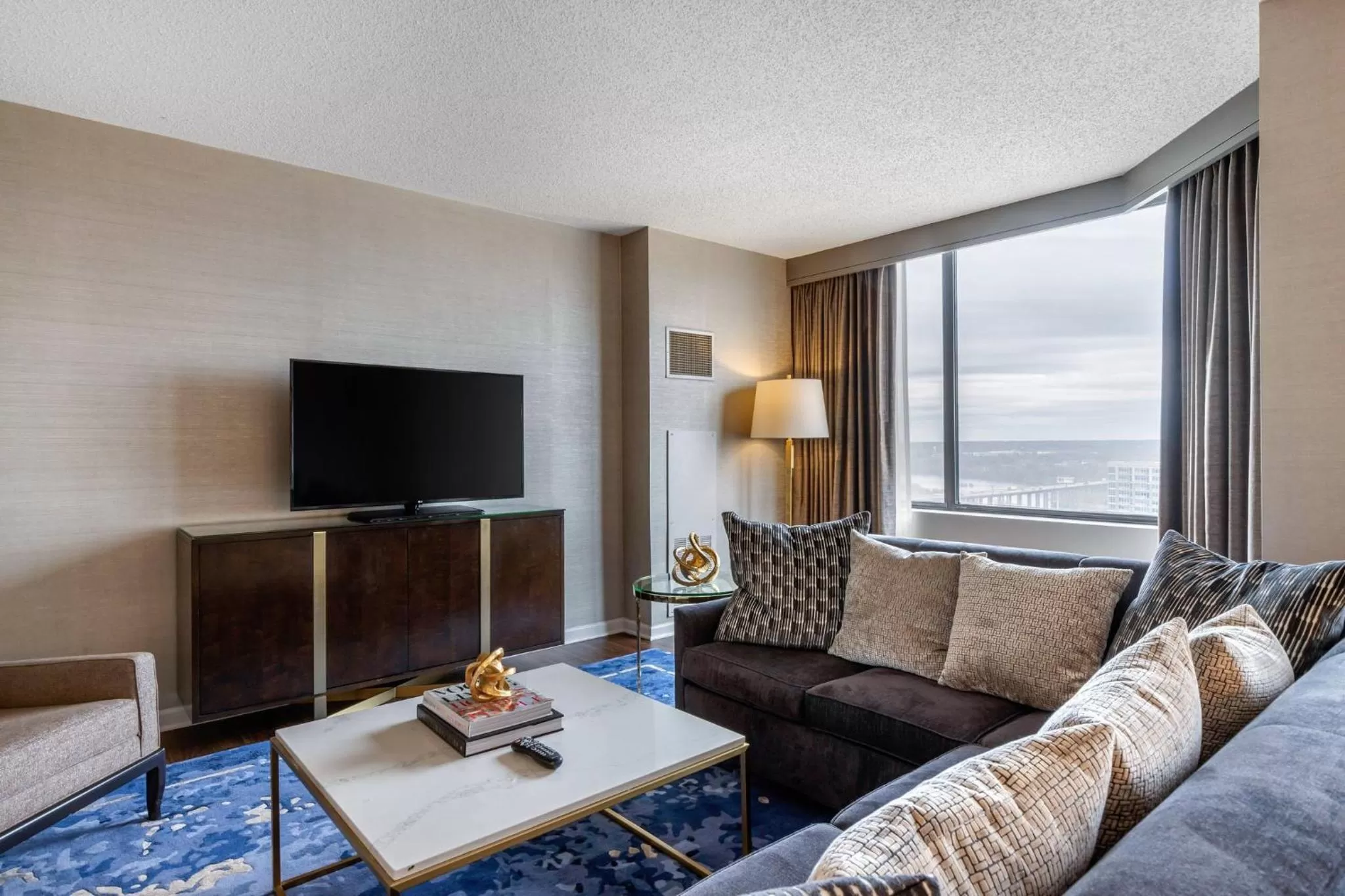 Photo of the whole room in Omni Richmond Hotel