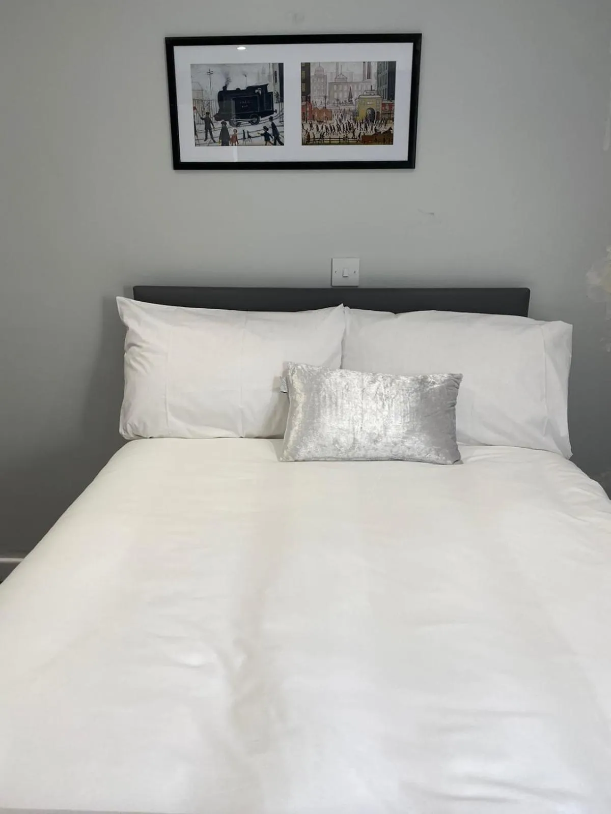 Bed in Brownlows Inn Rooms formerly Riley's Rooms