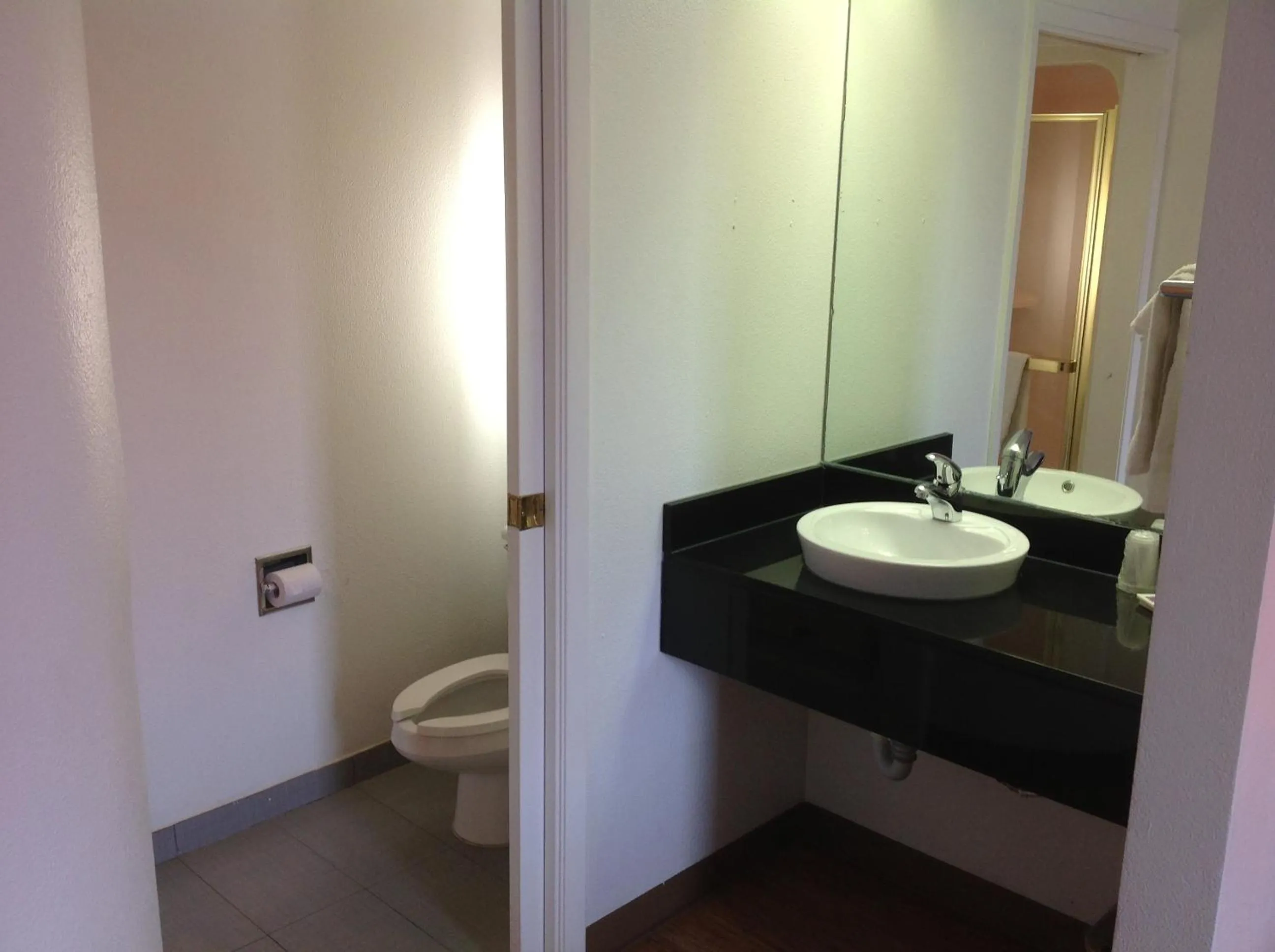 Bathroom in Motel 6-Dallas, TX - Northeast