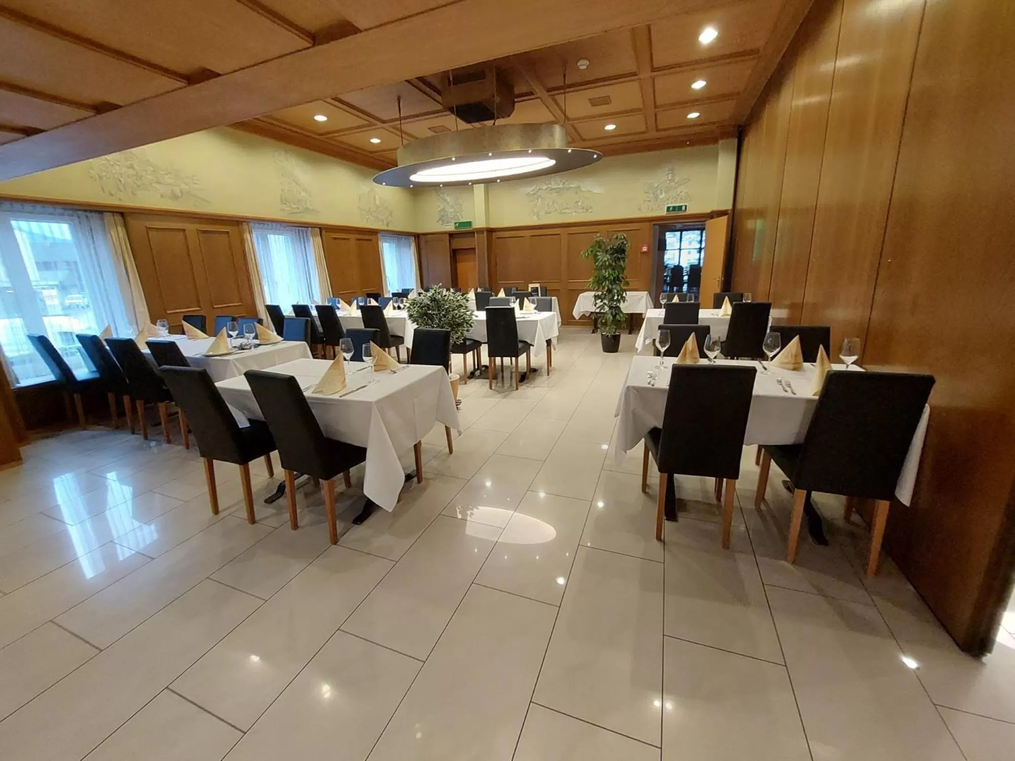 Restaurant/places to eat in Hotel Post